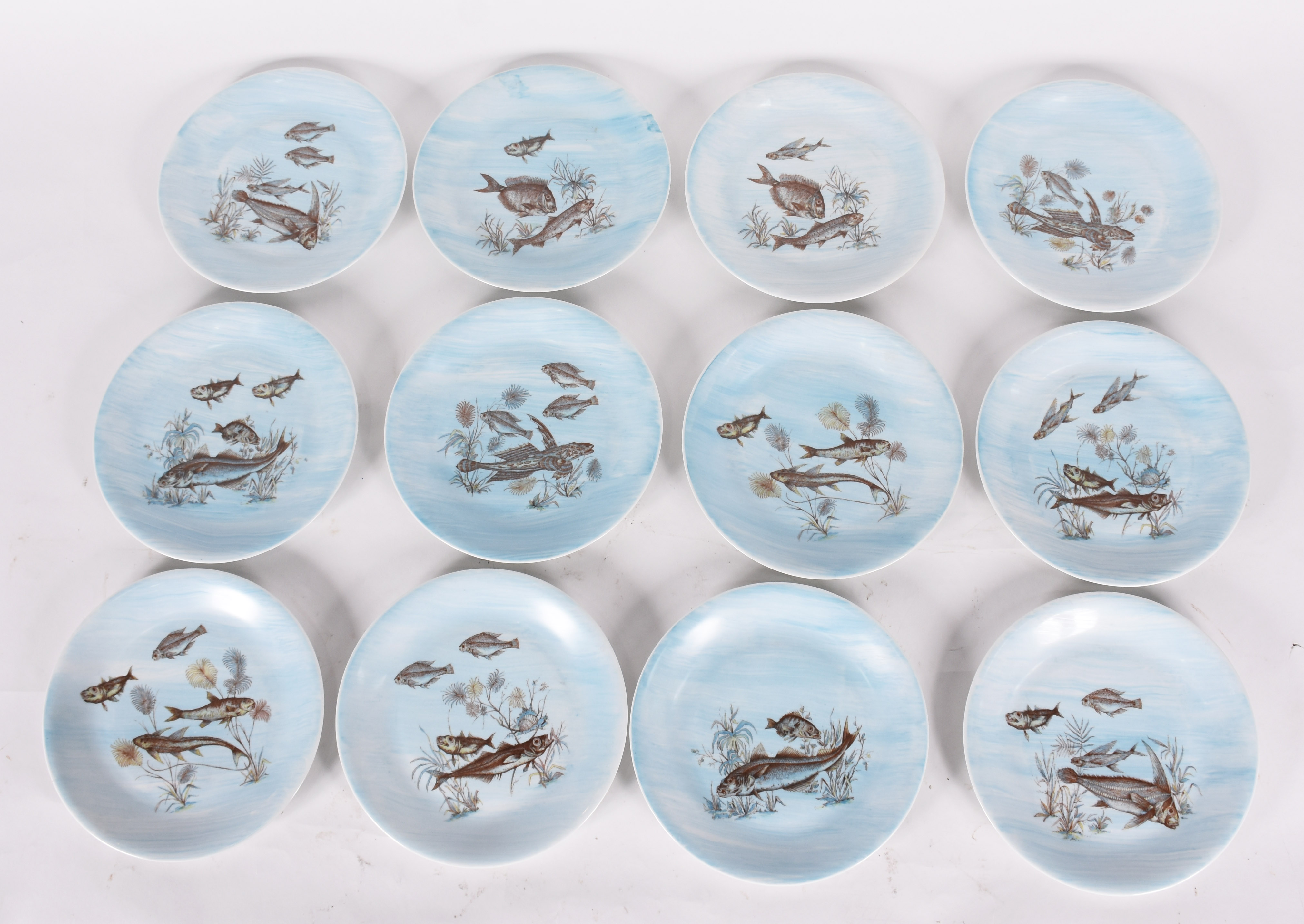 Serviço para peixe de porcelana pintada à mão, sendo 12 pratos rasos... - foto 4 de 6
