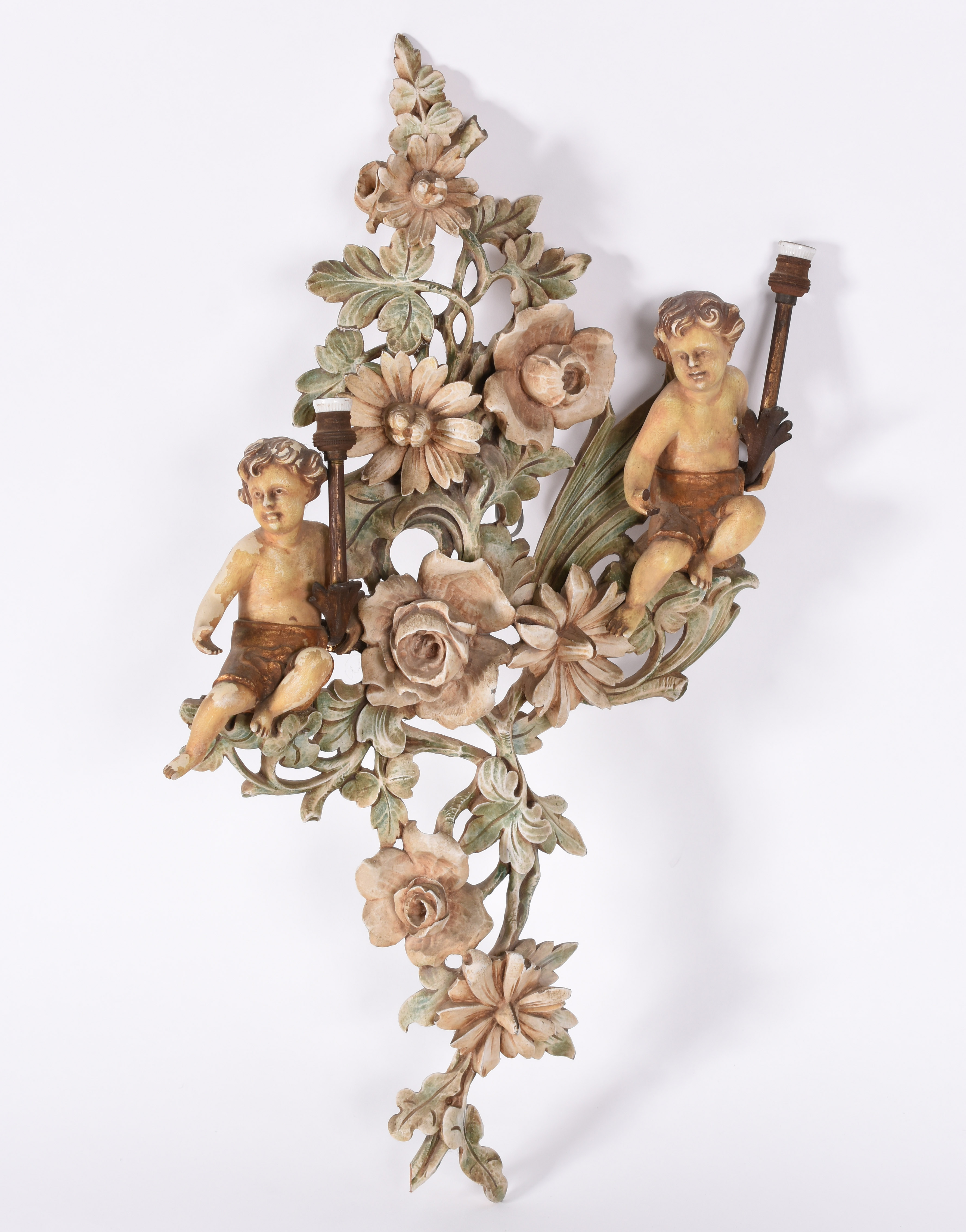 Aplique de madeira, com figura de 2 anjos para 2 luzes (anjo faltando... - foto 1 de 5