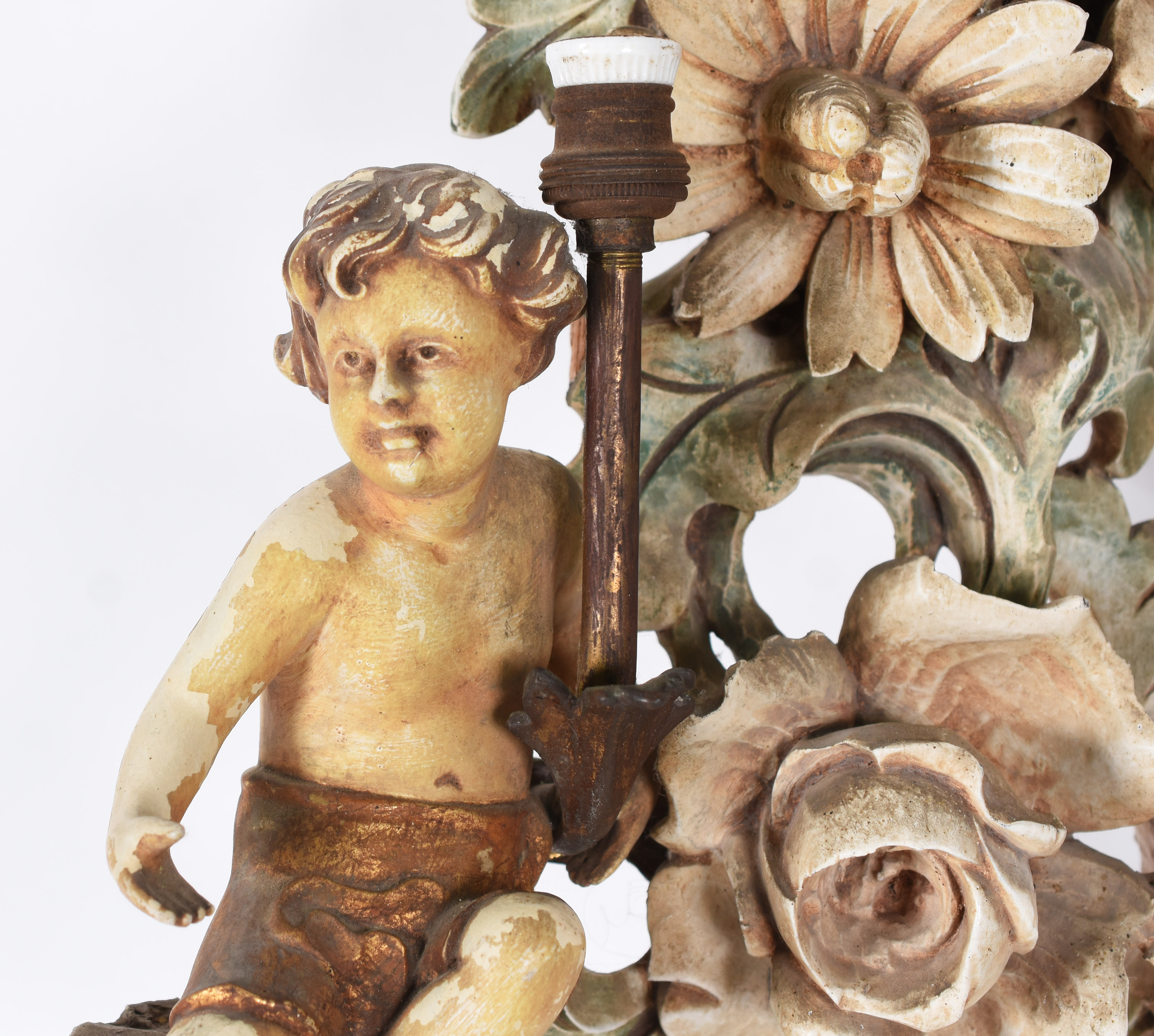 Aplique de madeira, com figura de 2 anjos para 2 luzes (anjo faltando... - foto 2 de 5