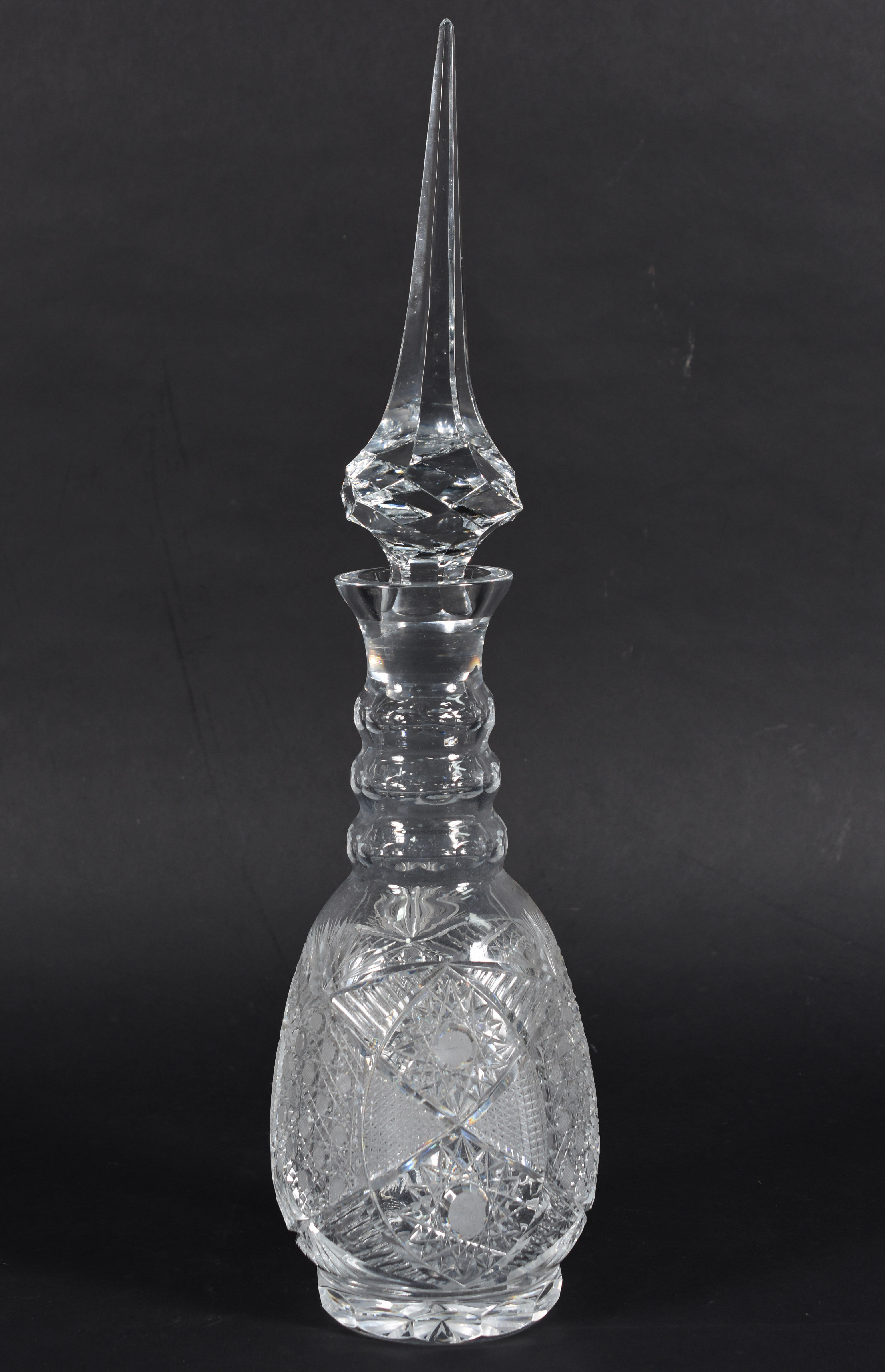 Grande garrafa de cristal tcheco lapidado à mão. - foto 1 de 4