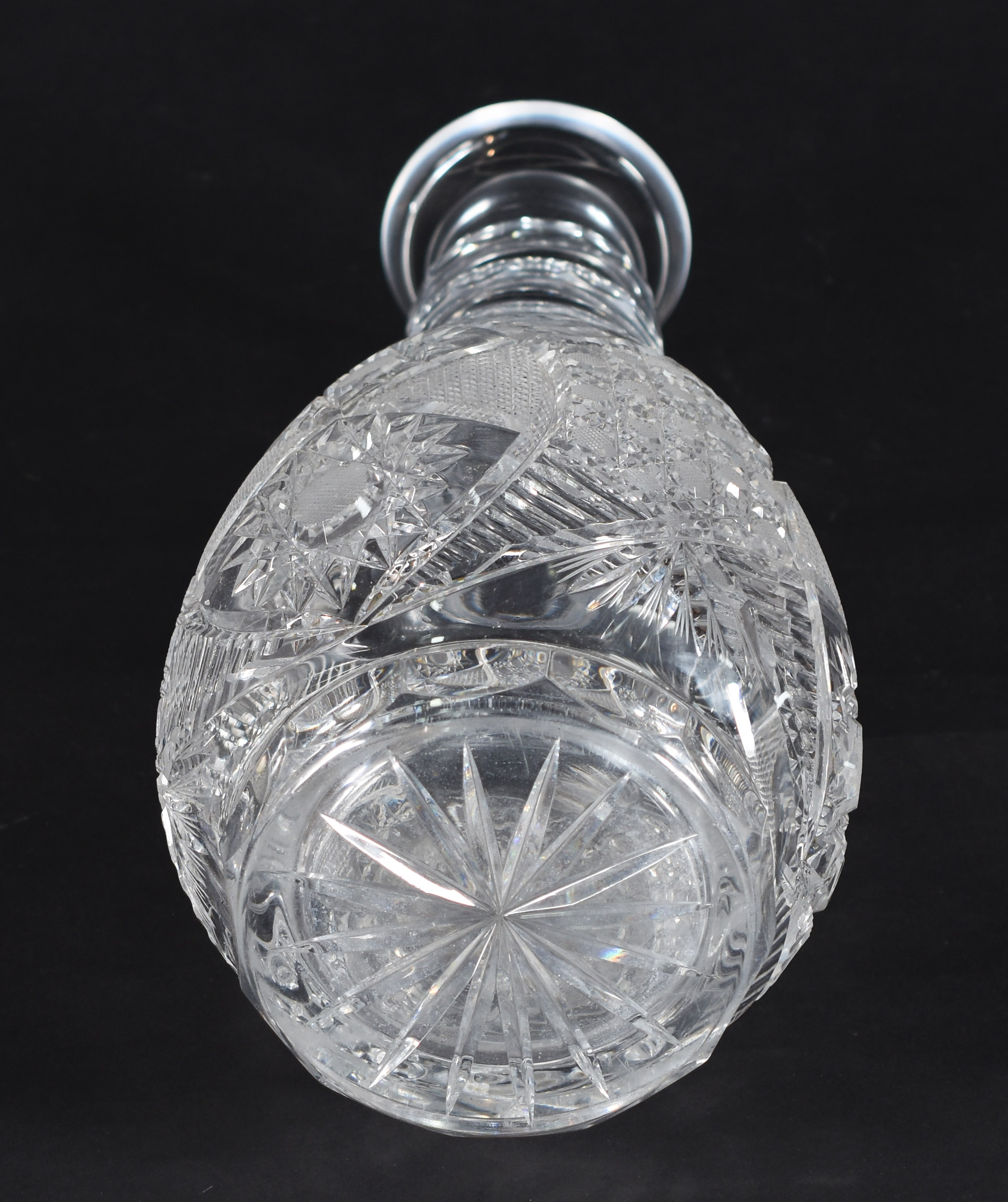 Grande garrafa de cristal tcheco lapidado à mão. - foto 3 de 4