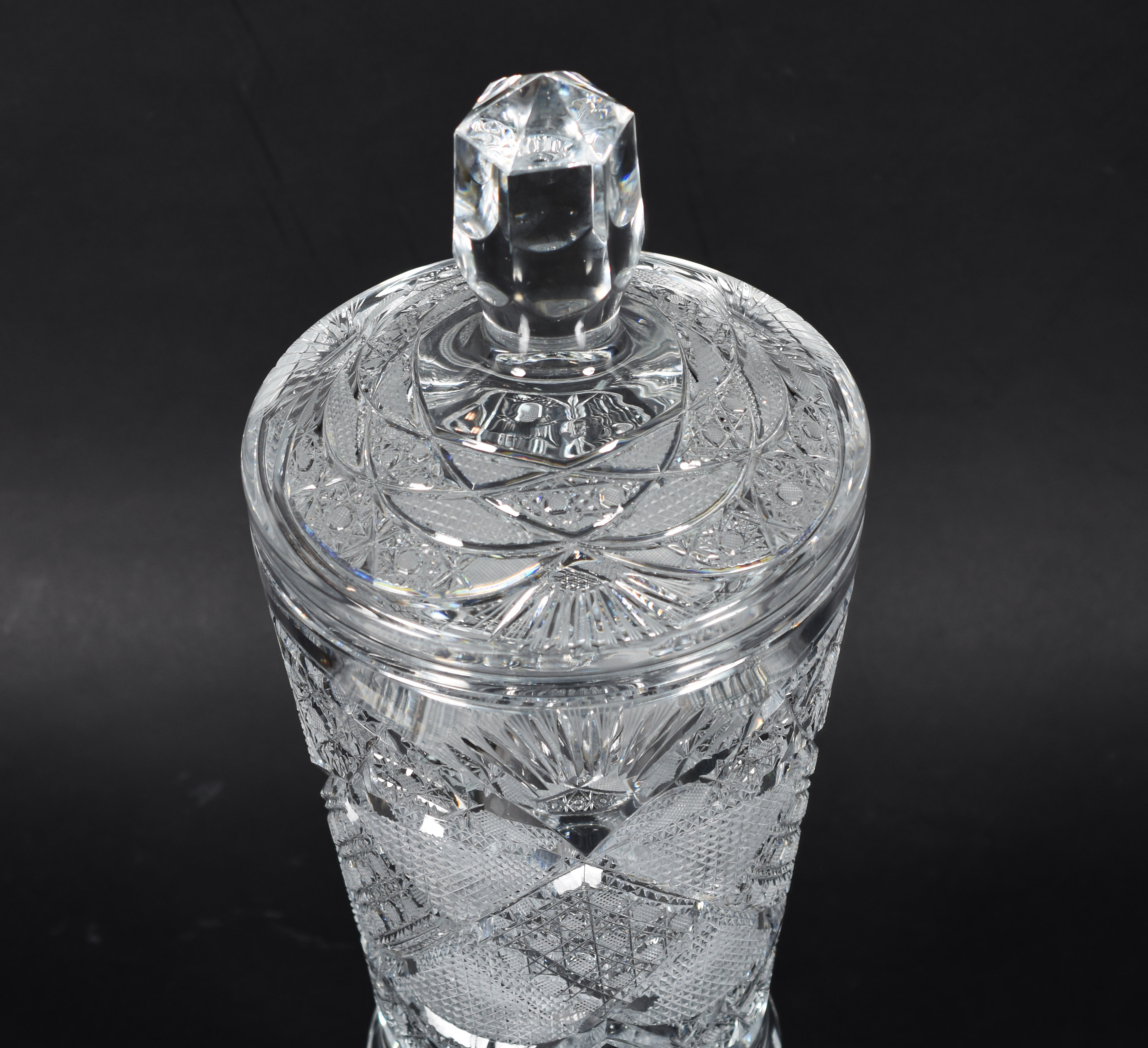 Grande potiche de cristal tcheco lapidado à mão. - foto 2 de 3