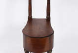 Poterie J. Vieillard, Bordeaux,  - Raríssimo vaso de toilette do século XVIII, composto por móvel de madeira nobre, onde no topo se encontra repartição para guardar sabonetes e demais a