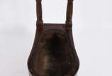 Poterie J. Vieillard, Bordeaux,  - Raríssimo vaso de toilette do século XVIII, composto por móvel de madeira nobre, onde no topo se encontra repartição para guardar sabonetes e demais a