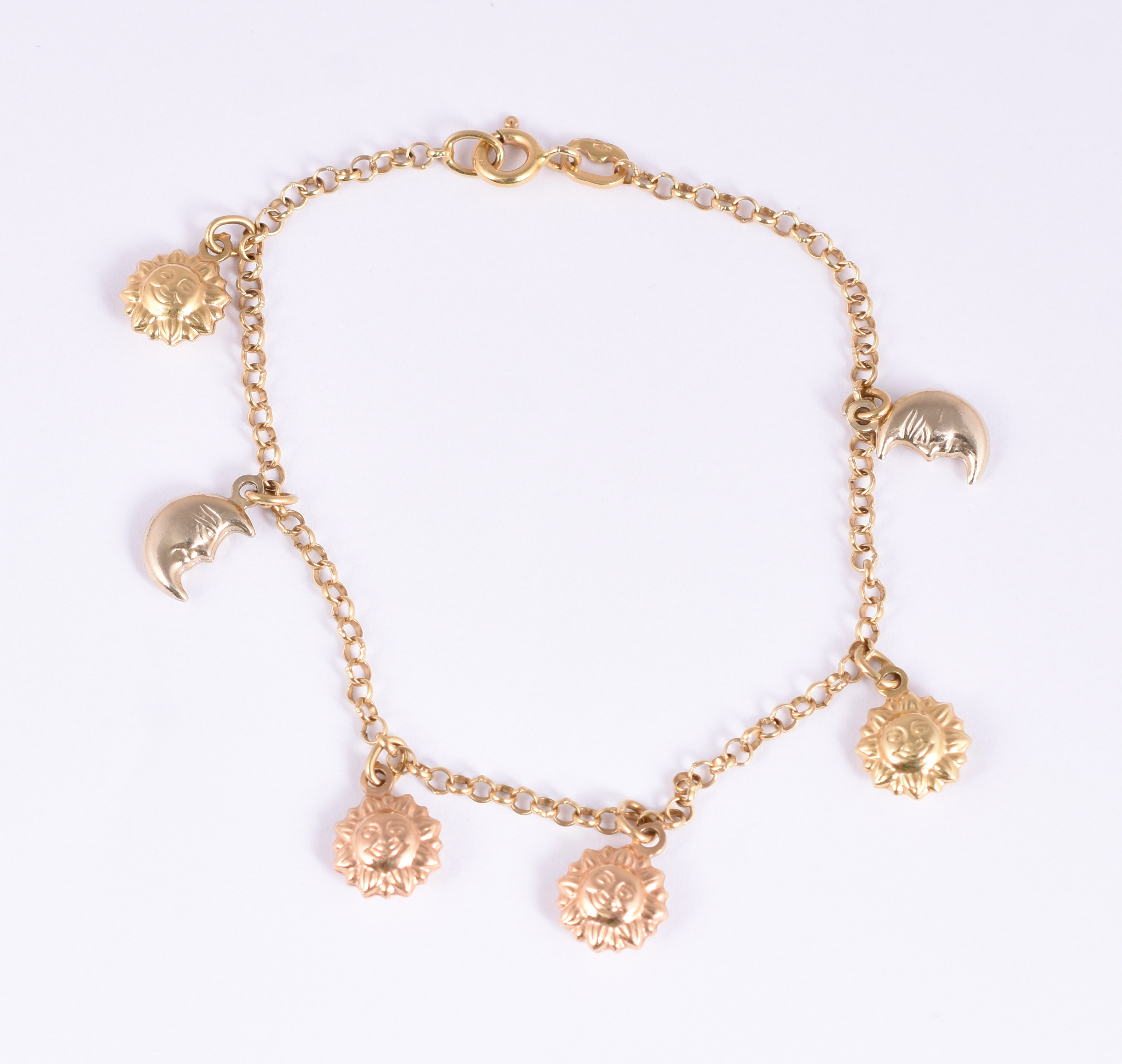 Pulseira de ouro amarelo 18 k com pingente. (por questão de segurança... - foto 1 de 4