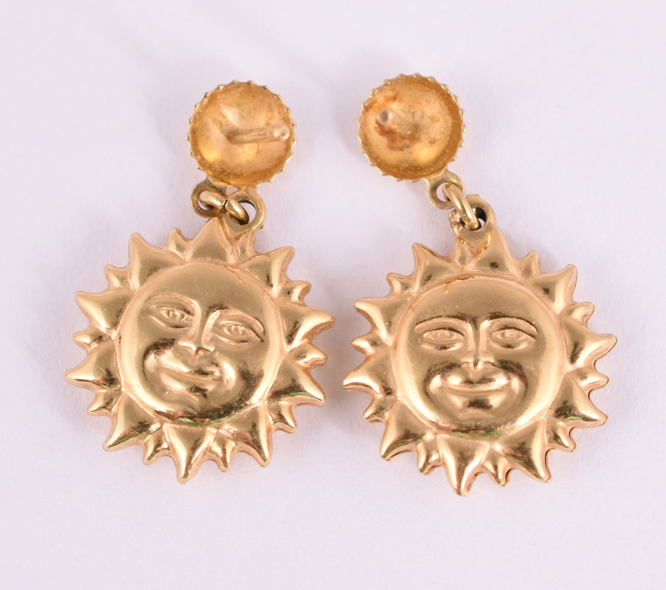 Par de brincos de ouro amarelo 18 k, tipo lua. (por questão de... - foto 2 de 2