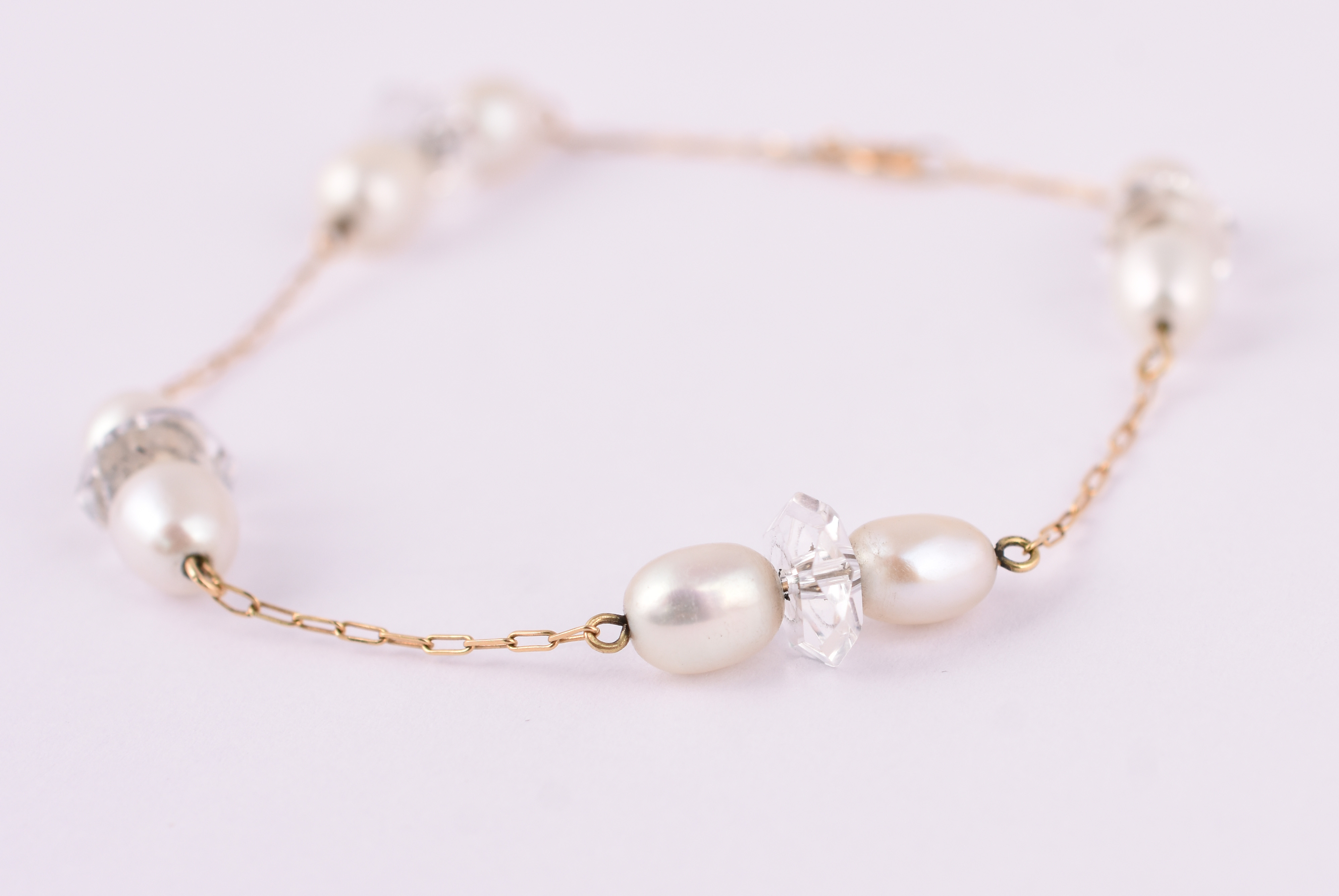 Pulseira de ouro amarelo 18 k com pérolas barrocas e safiras. (por... - foto 2 de 3