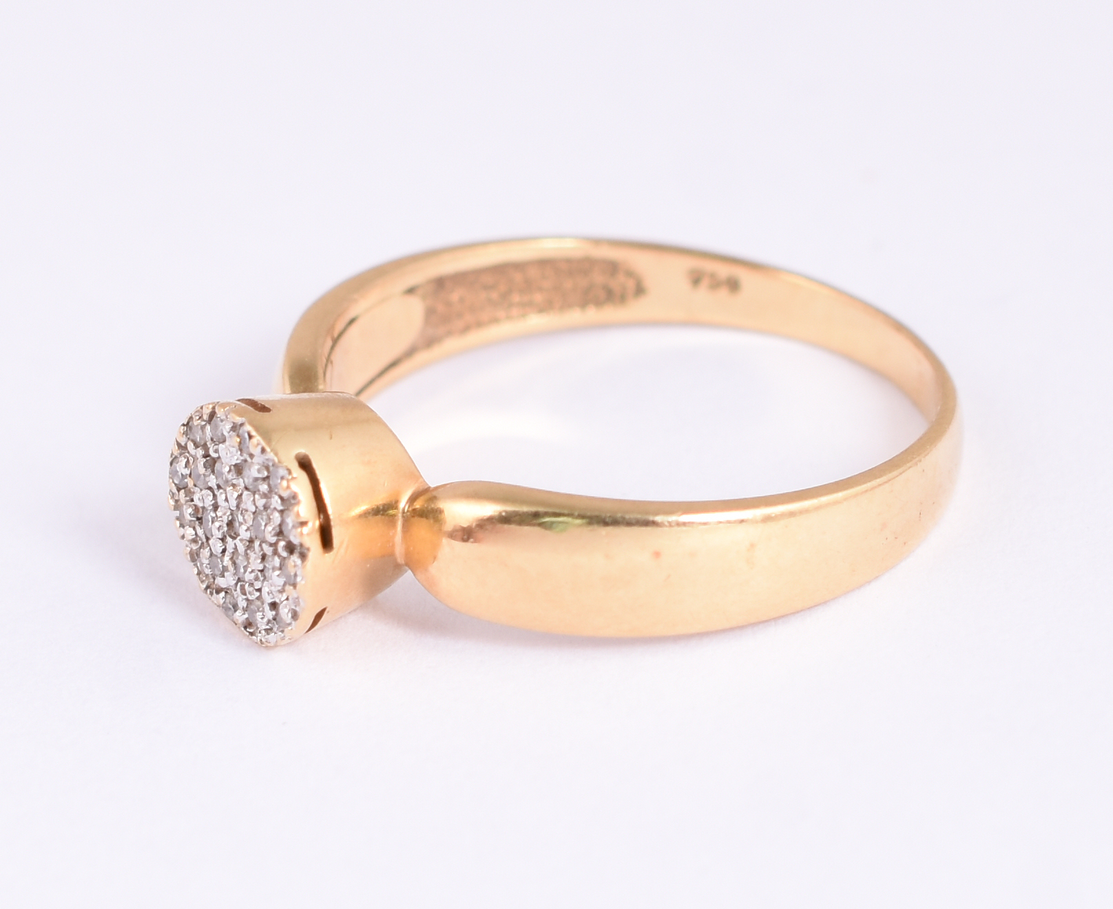 Anel de ouro amarelo 18 k com brilhantes minúsculos, aro 20. (por... - foto 2 de 4
