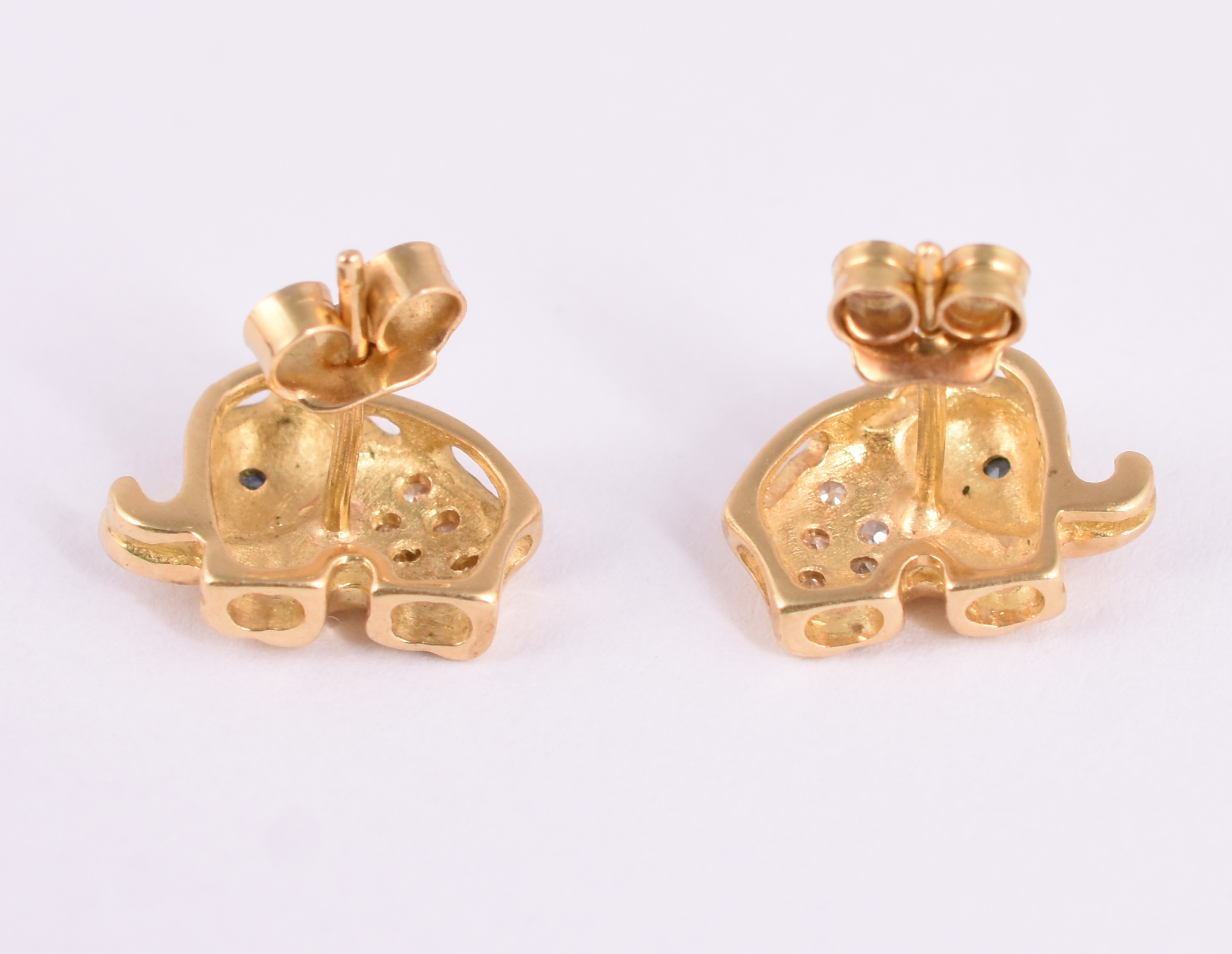 Par de brincos de ouro amarelo 18 k representando elefante com 6... - foto 2 de 3
