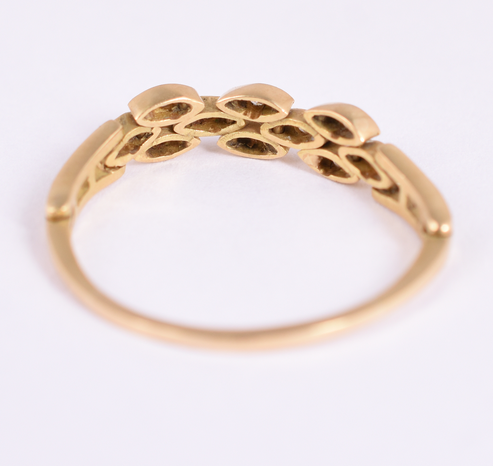 Anel maleável de ouro amarelo 18 k com 9 mini brilhantes. (por... - foto 3 de 5