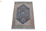 Tapete Hamadam. Medidas 1,94 x 1,27 m (com desg... - Tapete Hamadam. Medidas 1,94 x 1,27 m (com desgastes).