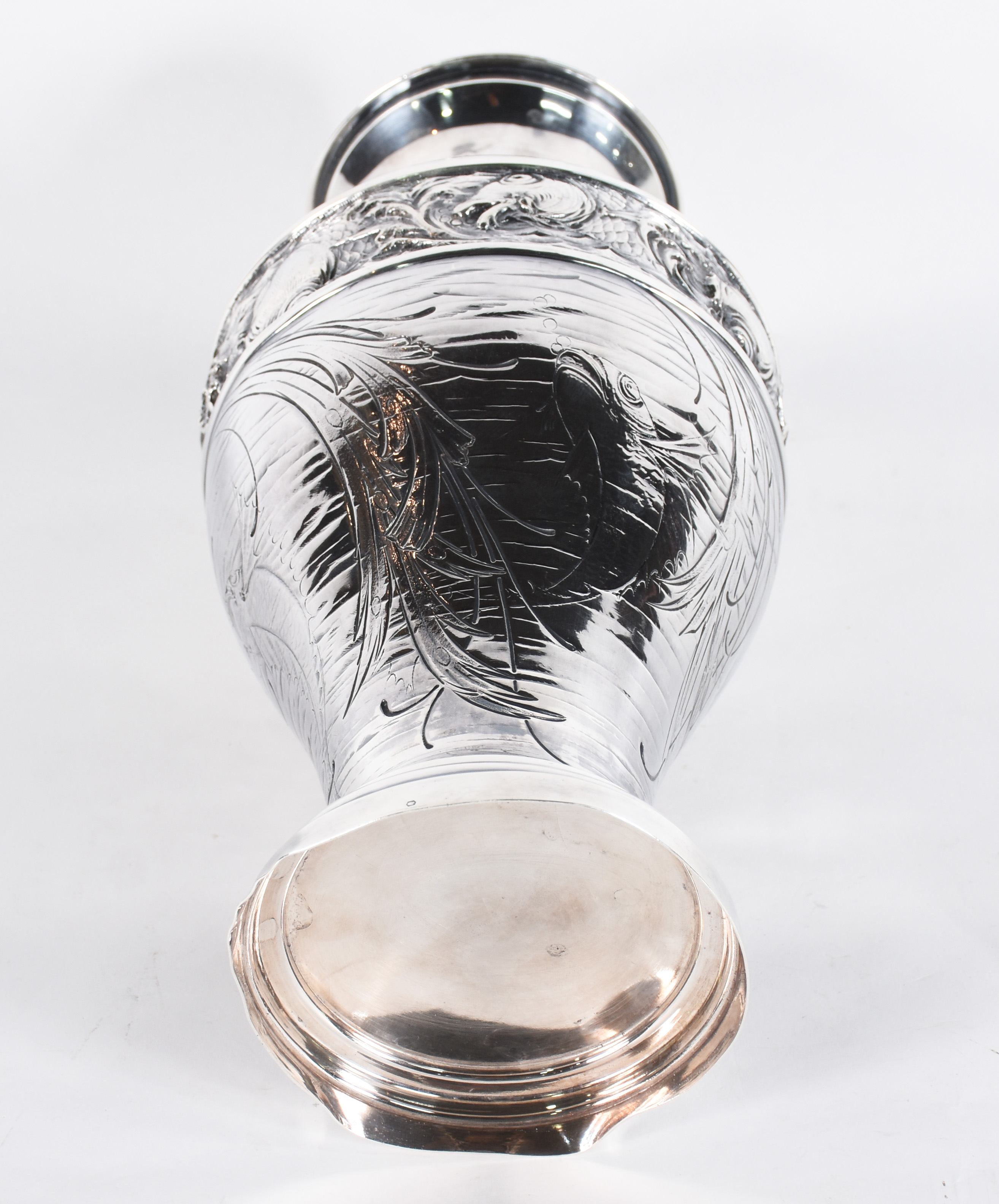 Vaso de prata francesa contrastada, ricamente cinzelado, base... - foto 3 de 5