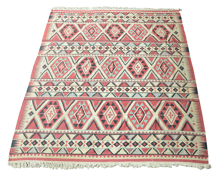 Tapete Kilim. Medidas 2,97 x 2,49 m.