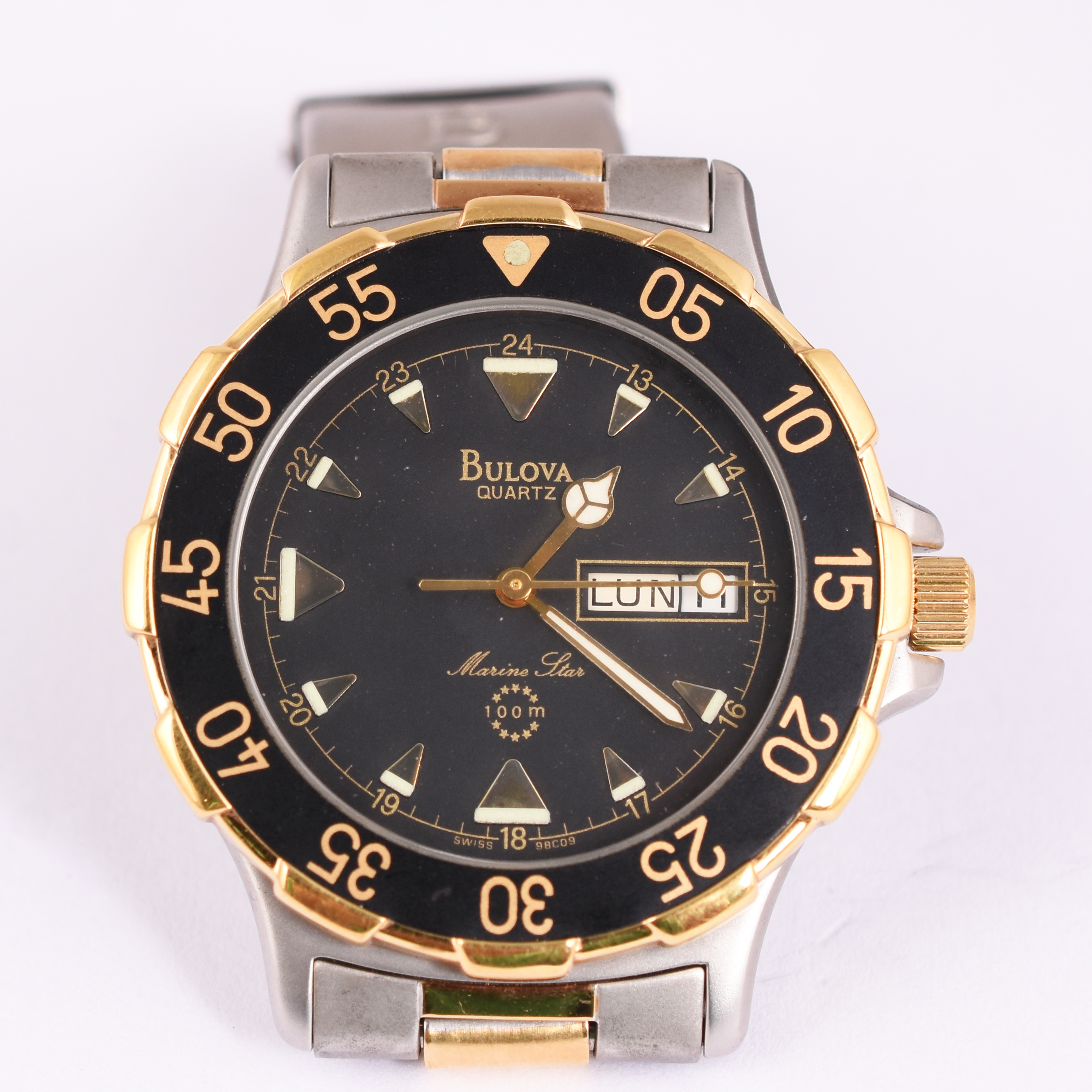 Relógio Bulova unissex, caixa e pulseira em aço dourado, calndário... - foto 1 de 4
