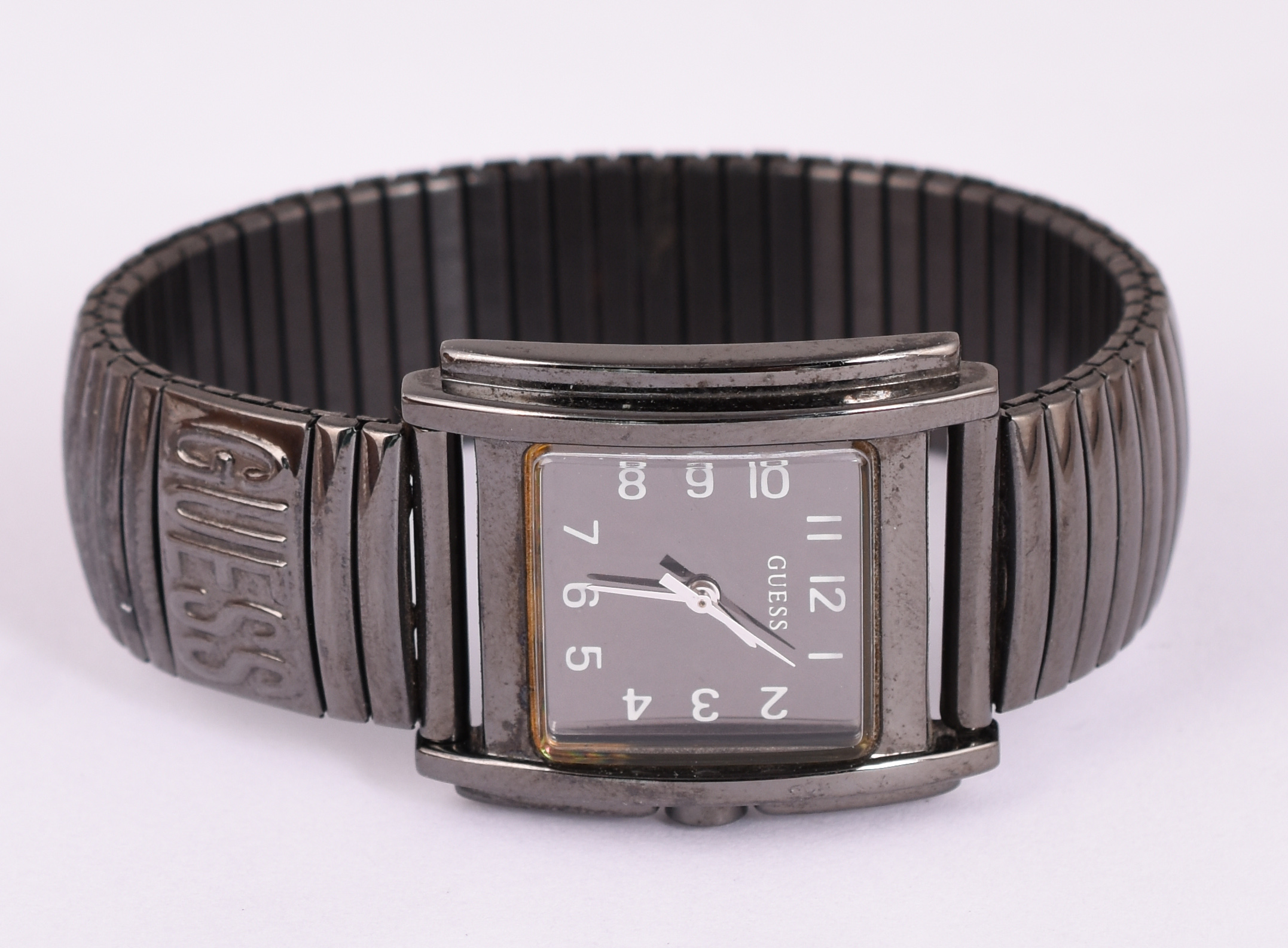 Relógio Guess feminino, Japão, aço negro, na caixa e com... - foto 2 de 4