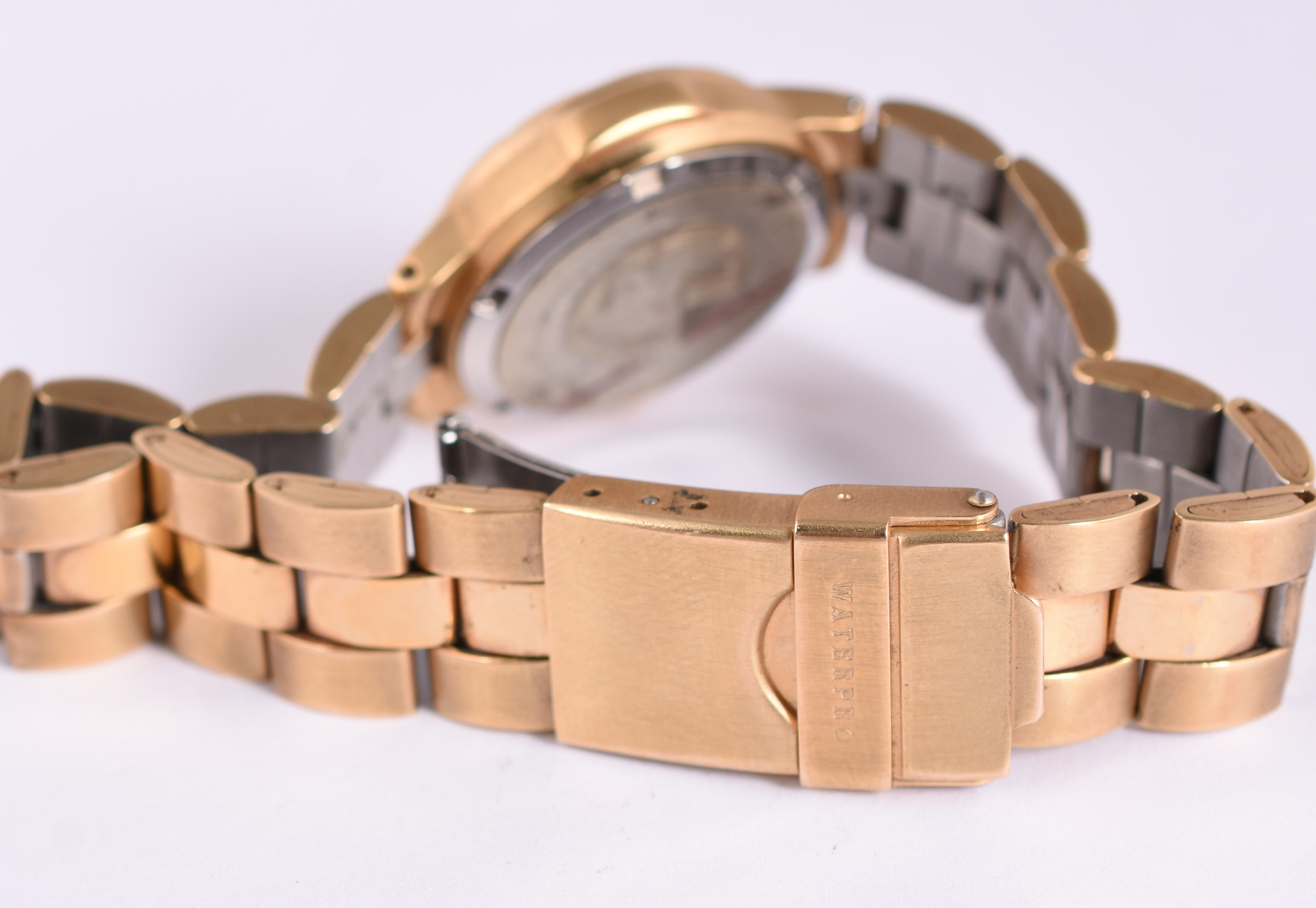Relogio feminino Guess dourado, calendário, 50 metros, water prof, na... - foto 2 de 4