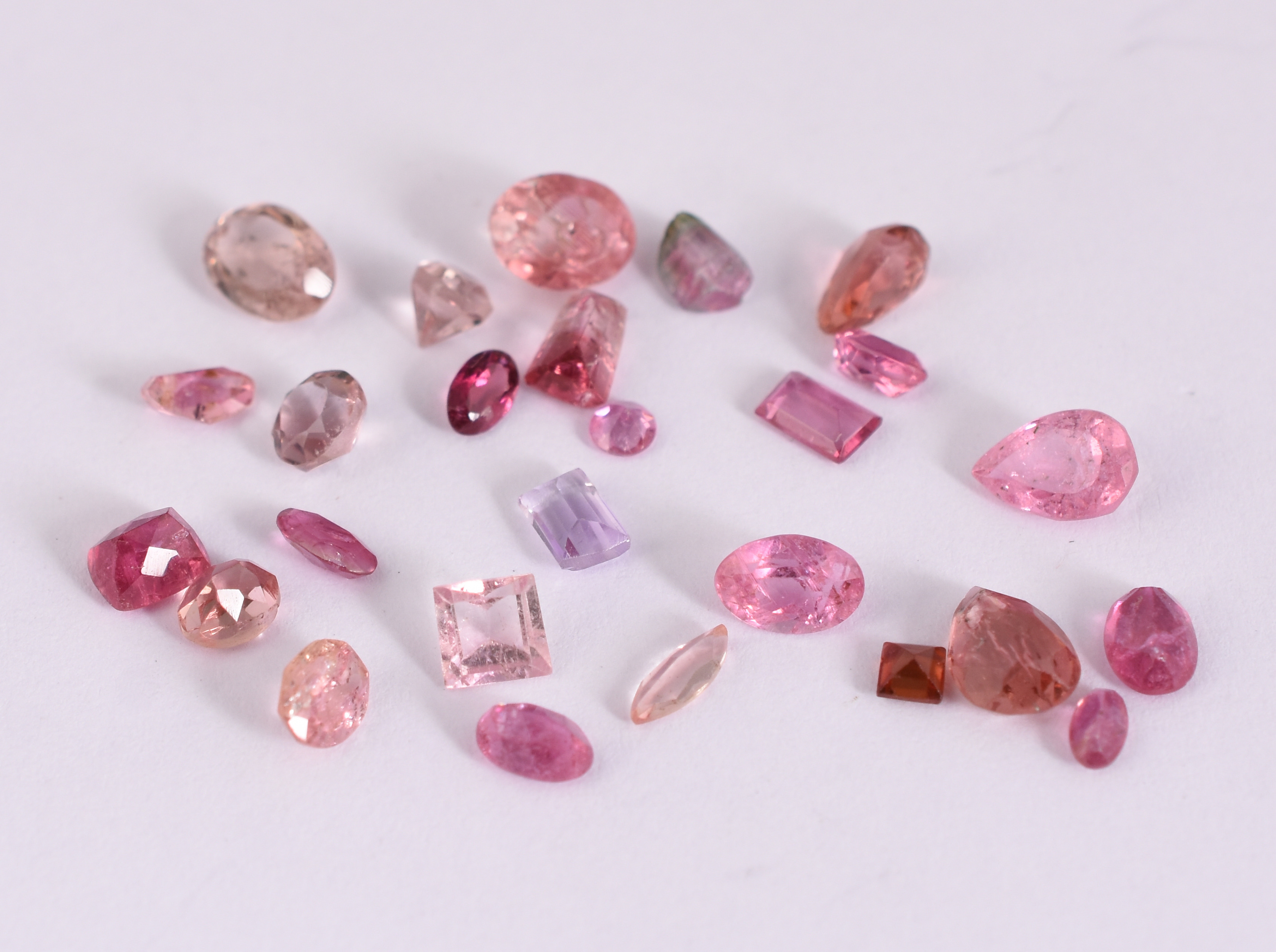 Vinte e cinco pedras de turmalina rosa. (por questão de segurança a... - foto 2 de 2