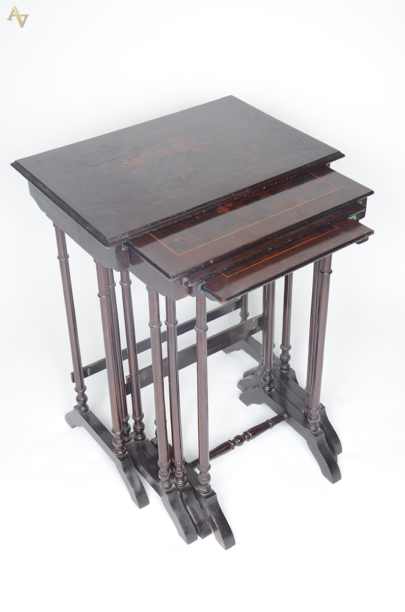 Mesa ninho de madeira nobre com 4 peças, tampos com marqueterie... - foto 1 de 2
