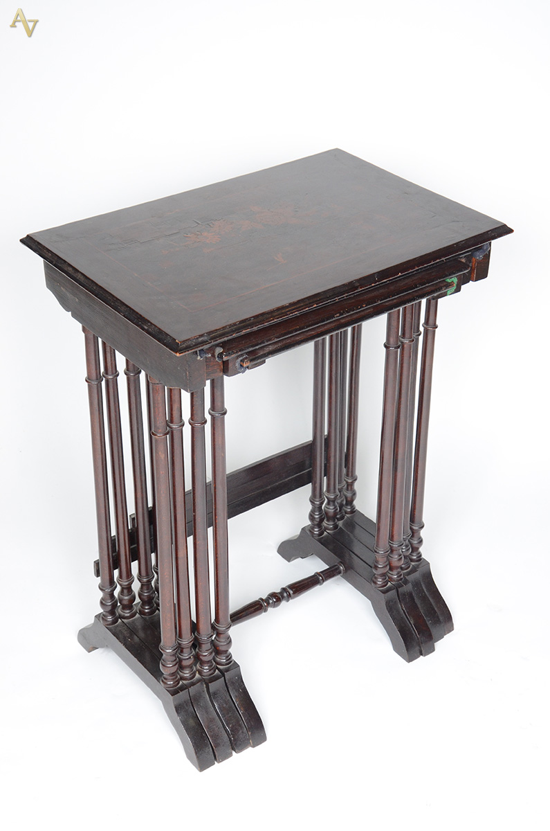 Mesa ninho de madeira nobre com 4 peças, tampos com marqueterie... - foto 2 de 2