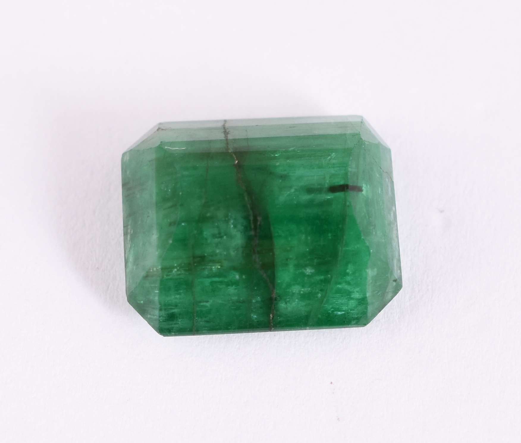 Uma pedra de esmeralda de 11cts. (por questão de segurança a peça não... - foto 1 de 2