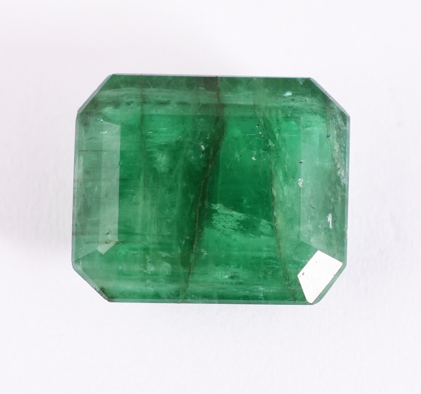 Uma pedra de esmeralda de 11cts. (por questão de segurança a peça não... - foto 2 de 2