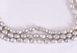 Colar de pérolas cinzas com 3 voltas. (por ques... - Colar de pérolas cinzas com 3 voltas. (por questão de segurança a peça não se encontra na loja)