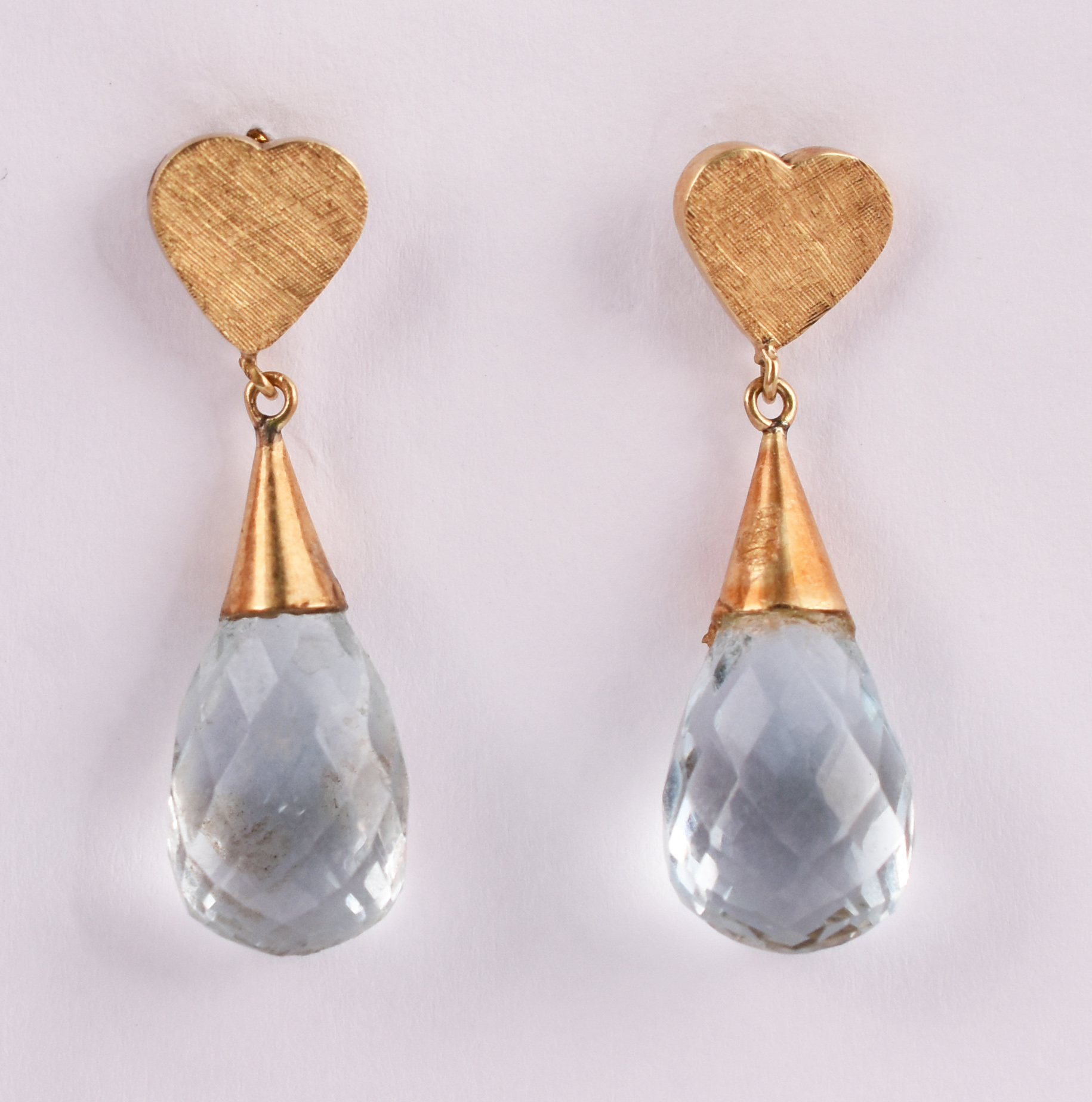 Par de brincos de ouro amarelo 18 k com gotas de topázio azul. (por... - foto 1 de 2