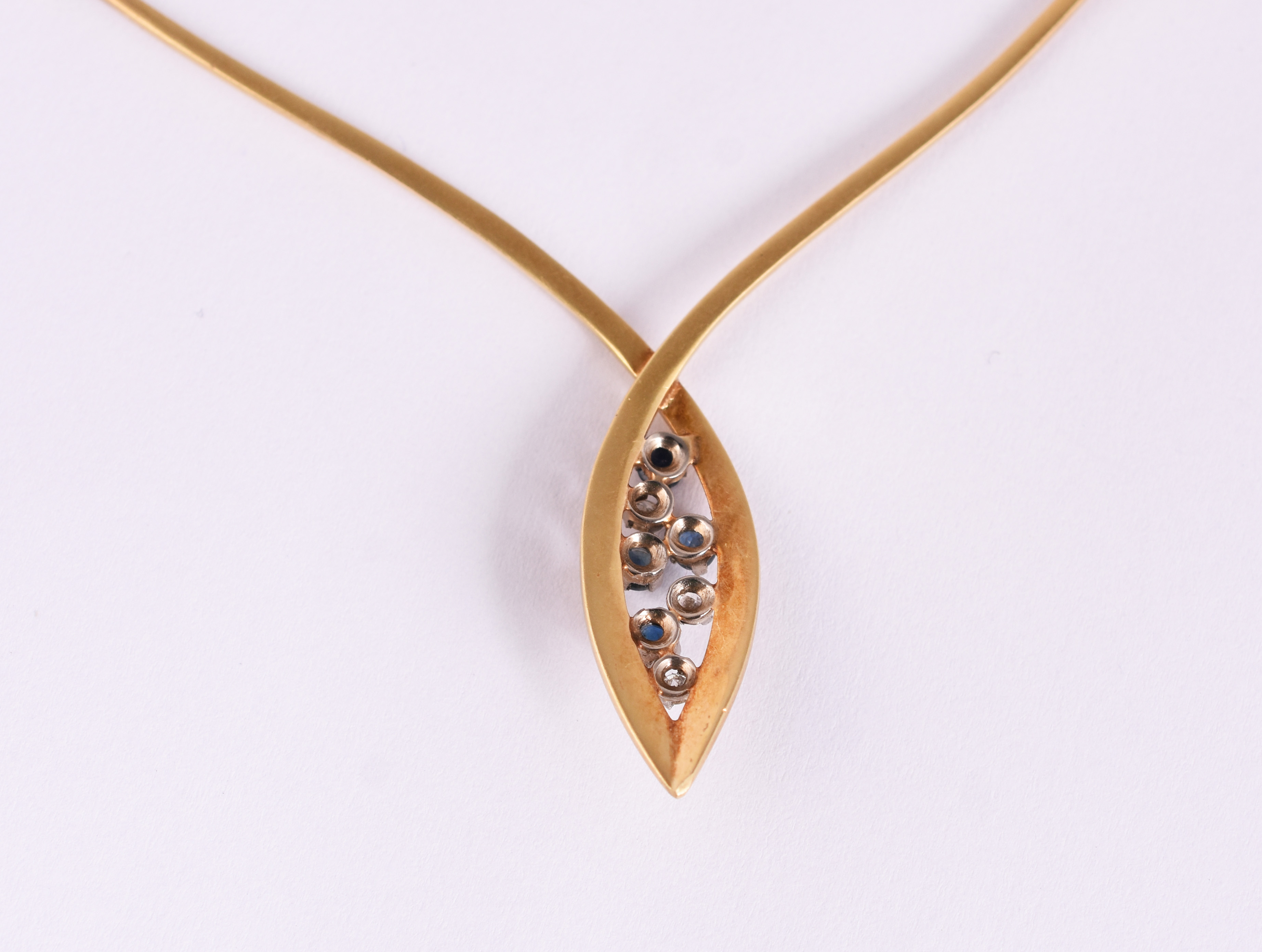 Cordão de ouro amarelo 18 k, 3 brilhantes e 4 ametistas. (por questão... - foto 3 de 4