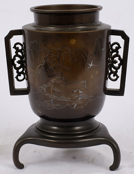 Vaso com alças em bronze do Japão do Séc. XIX. Paisagem representando... - foto 1 de 2