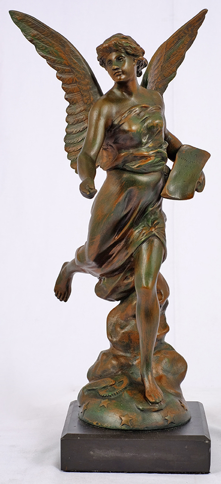 Escultura em bronze representando figura feminina alada com... - foto 1 de 2