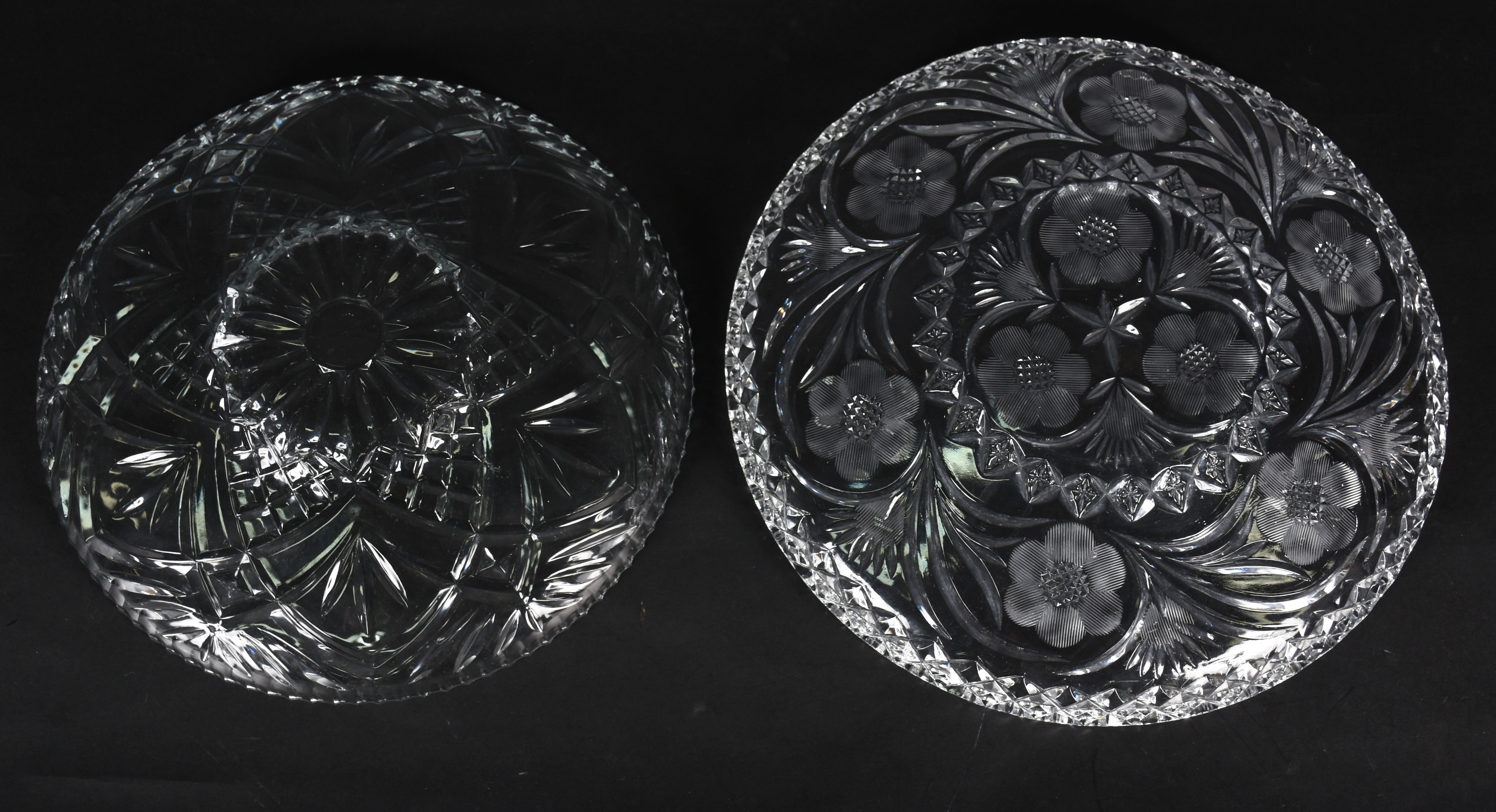 Dois pratos para sobremesa de cristal lapidado. - foto 2 de 3