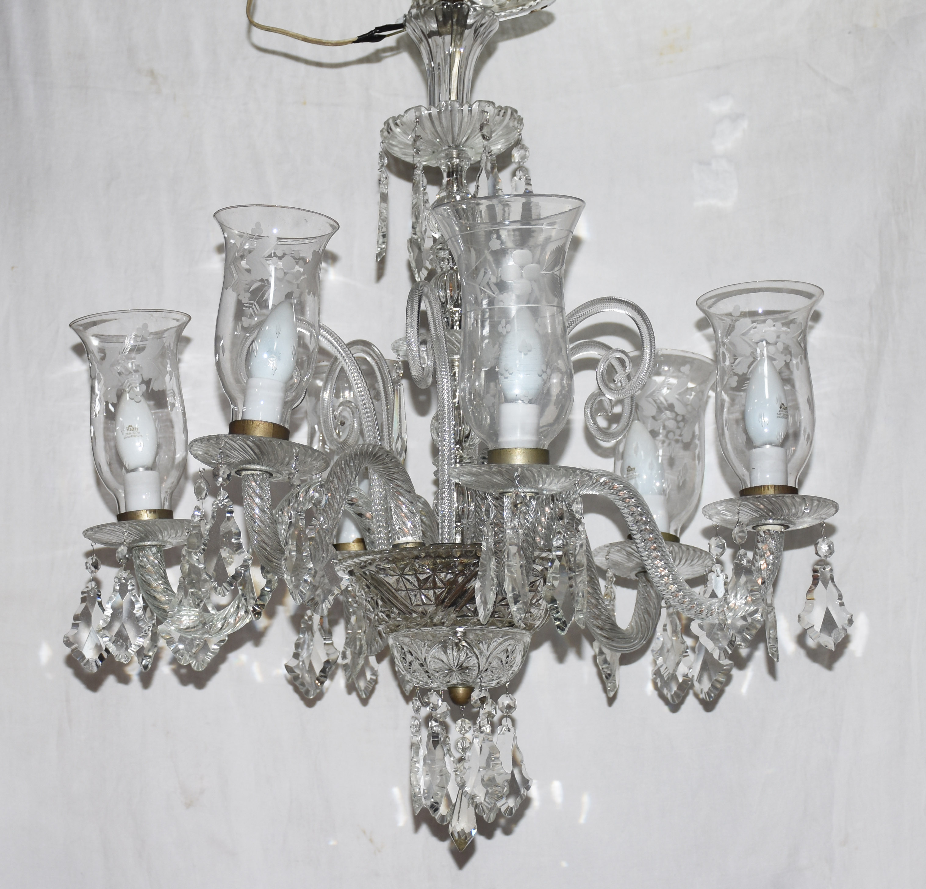 Lustre para 6 luzes de cristal com pingentes lapidados. - foto 1 de 2