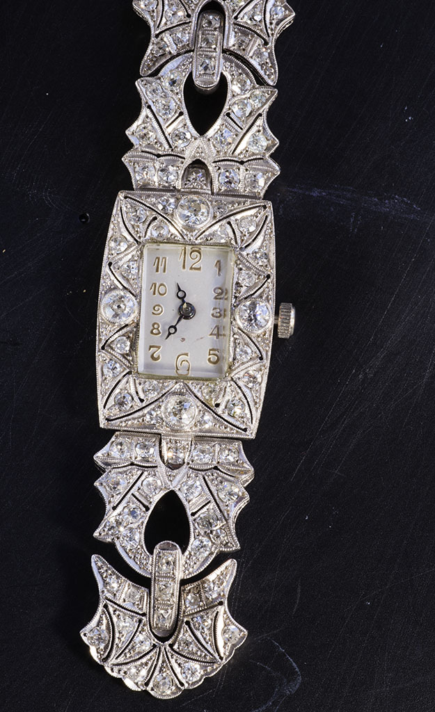 Relógio ART DECO de platina, com 4 diamantes de aprox, 0,80 pontos... - foto 1 de 2