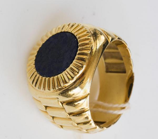 Anel de ouro amarelo 18 k com lápis lázuli central. PESO 11.2 g. Aro... - foto 2 de 2