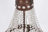 Lustre feitio "pera" com armação de metal doura... - Lustre feitio "pera" com armação de metal dourado e contas de cristal, estilo Império.