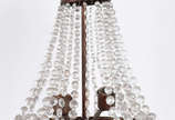 Lustre feitio "pera" com armação de metal doura... - Lustre feitio "pera" com armação de metal dourado e contas de cristal, estilo Império.
