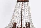 Lustre feitio "pera" com armação de metal doura... - Lustre feitio "pera" com armação de metal dourado e contas de cristal, estilo Império.