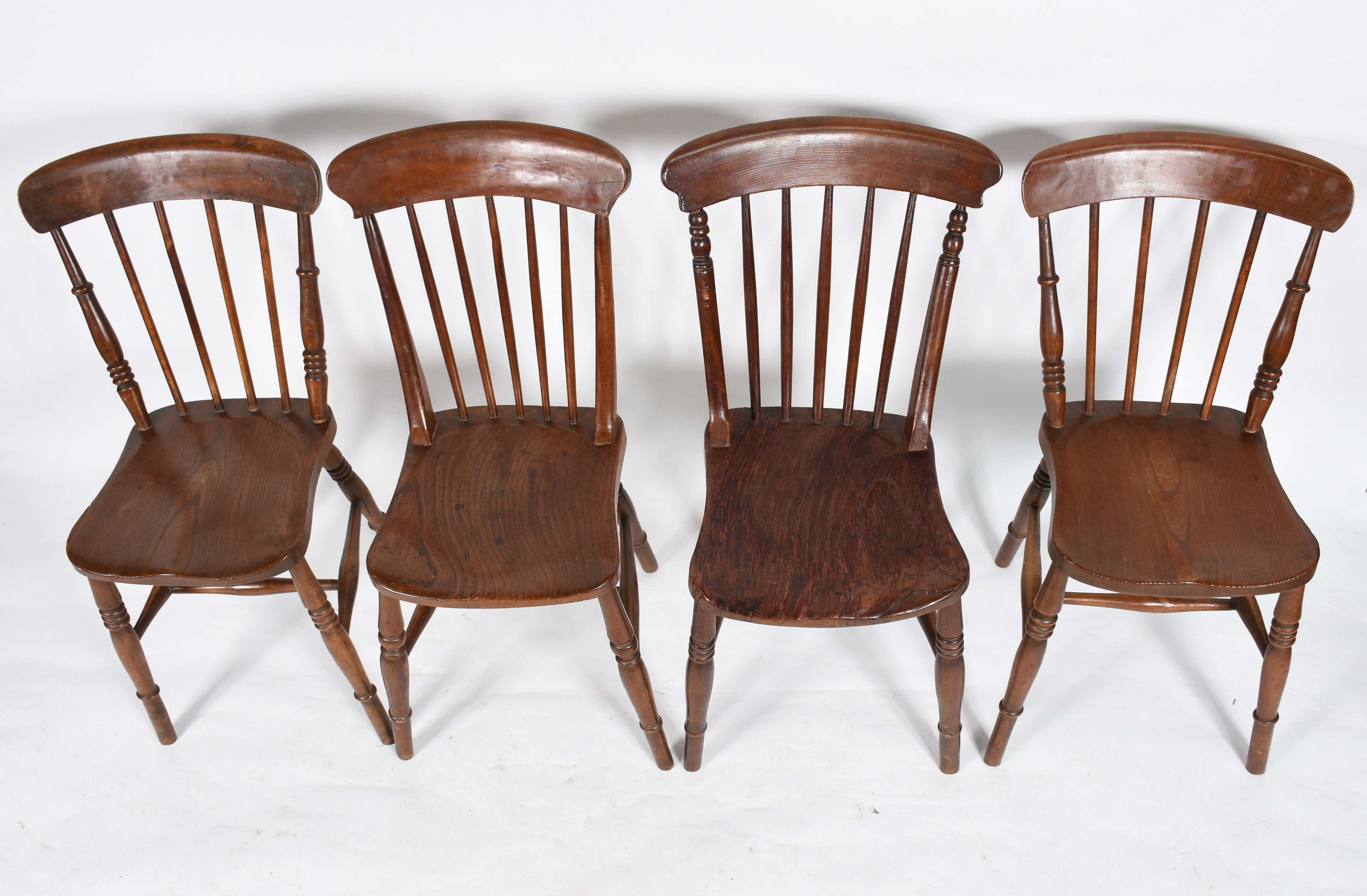 Quatro cadeiras inglesas de carvalho, modelos ligeiramente diferentes... - foto 2 de 5
