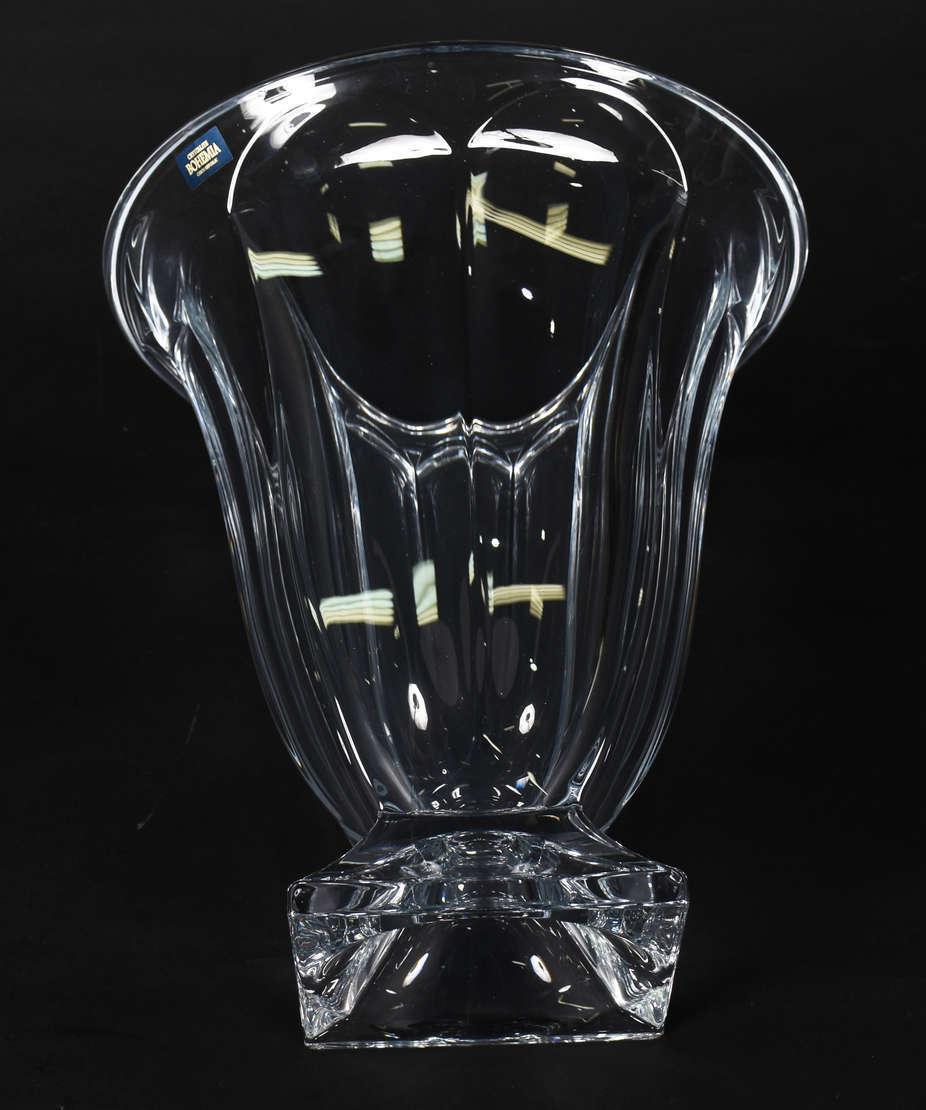 Vaso de cristal europeu facetado. - foto 3 de 3