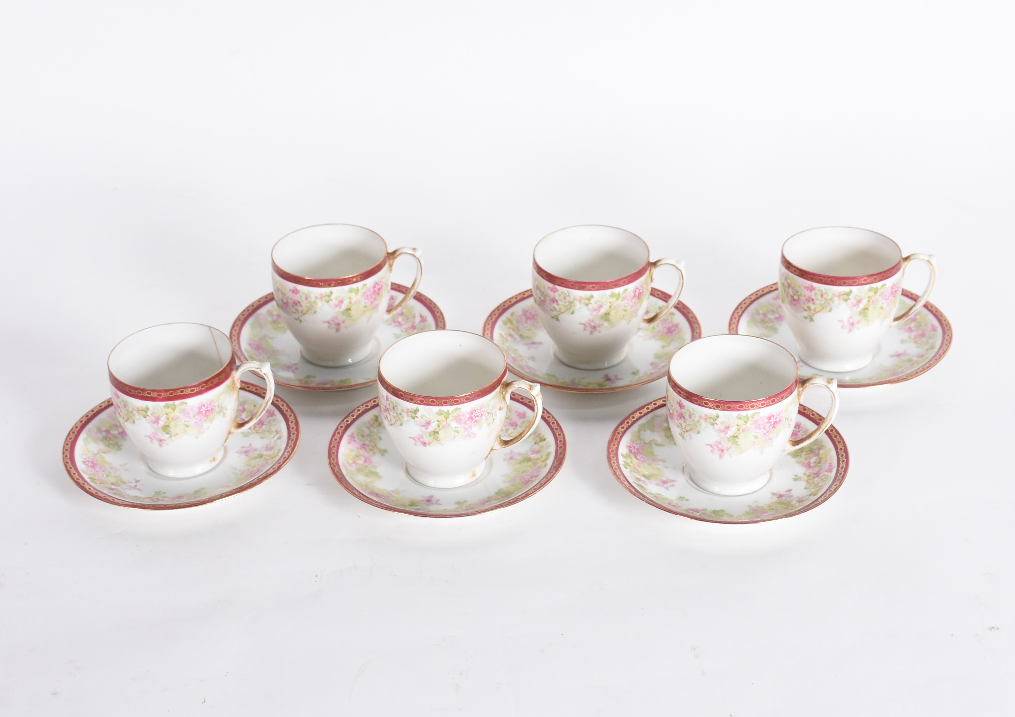Seis xícaras com pires de porcelana austríaca. - foto 2 de 4