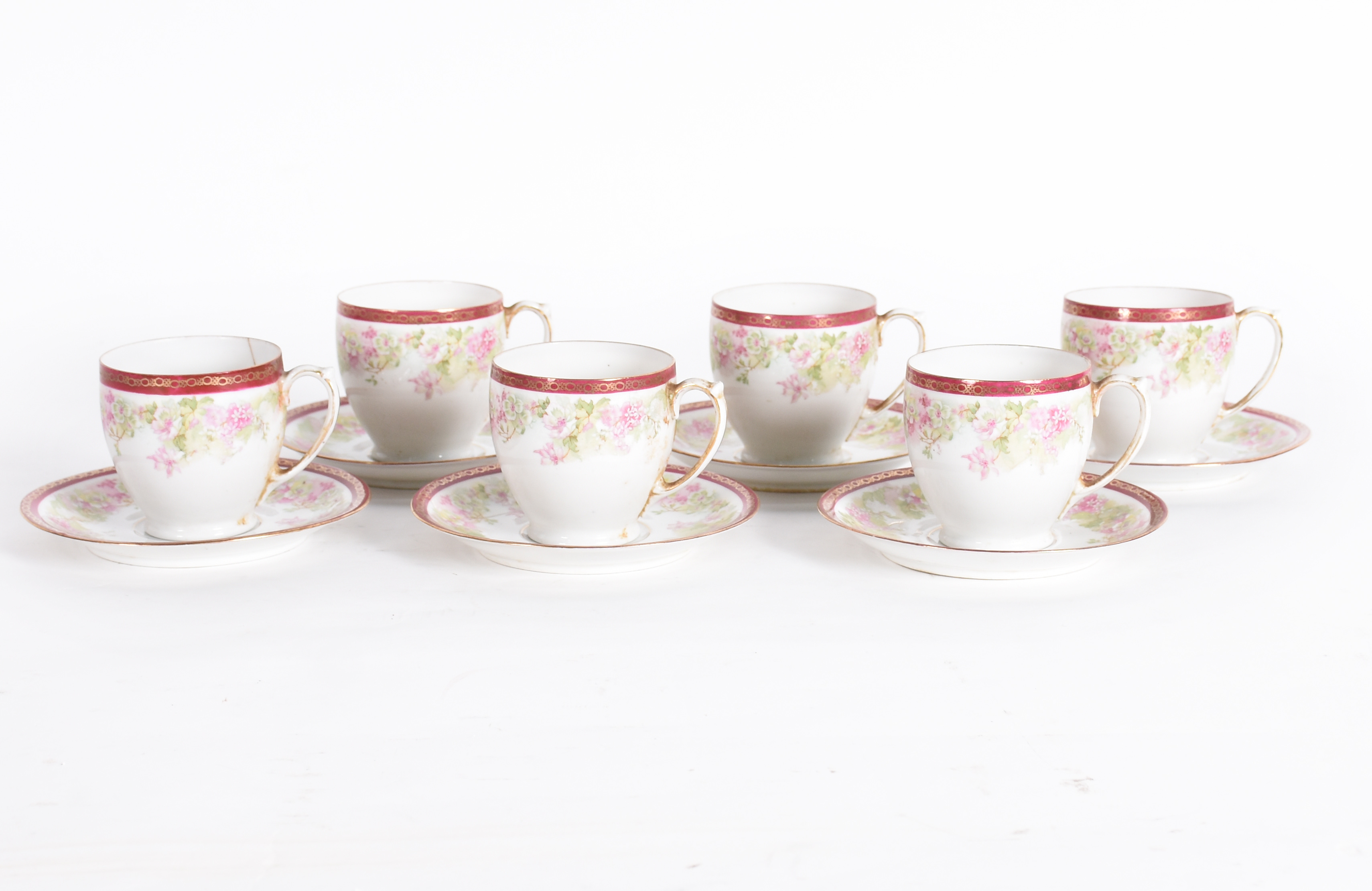 Seis xícaras com pires de porcelana austríaca. - foto 1 de 4