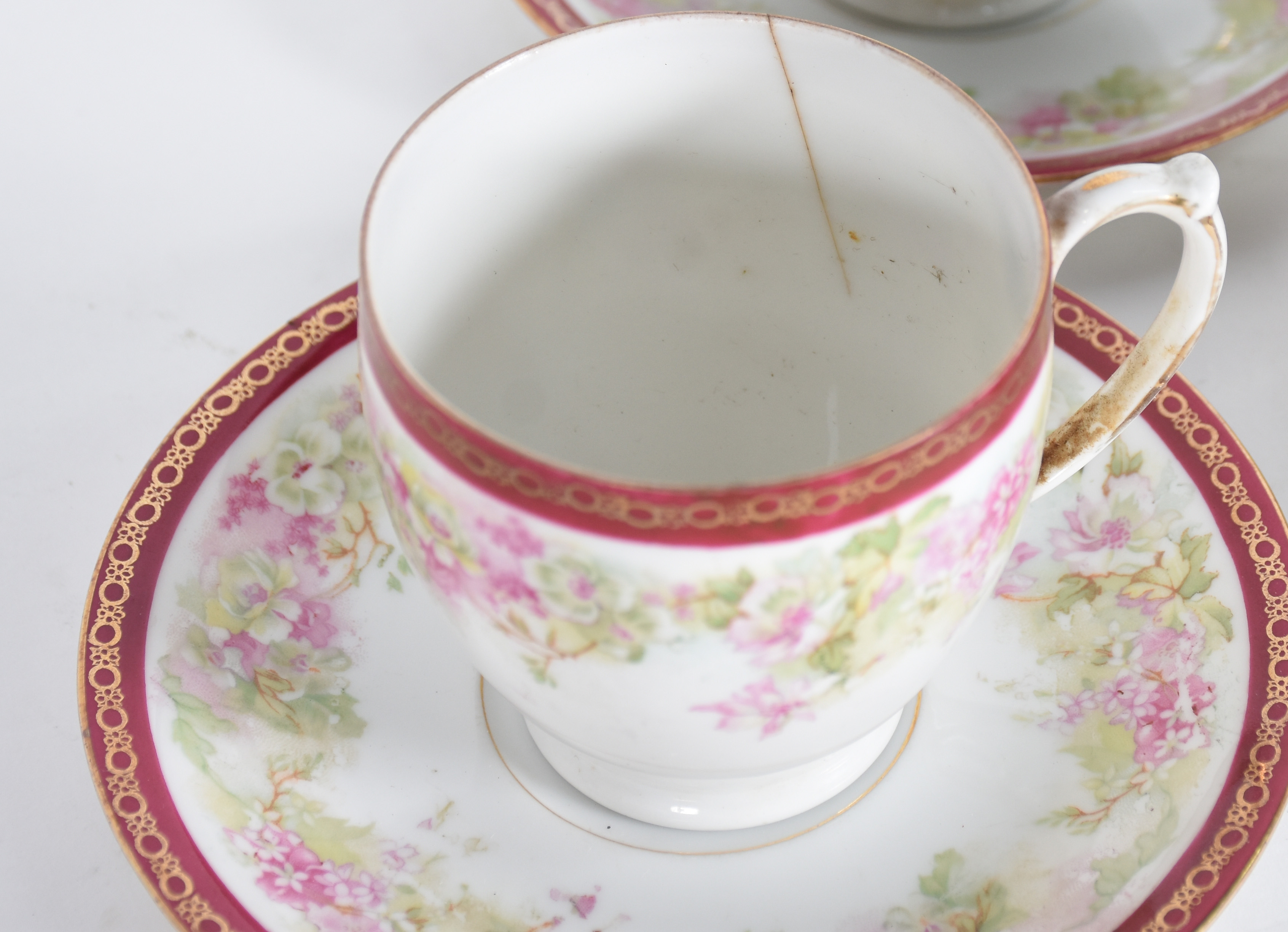 Seis xícaras com pires de porcelana austríaca. - foto 3 de 4