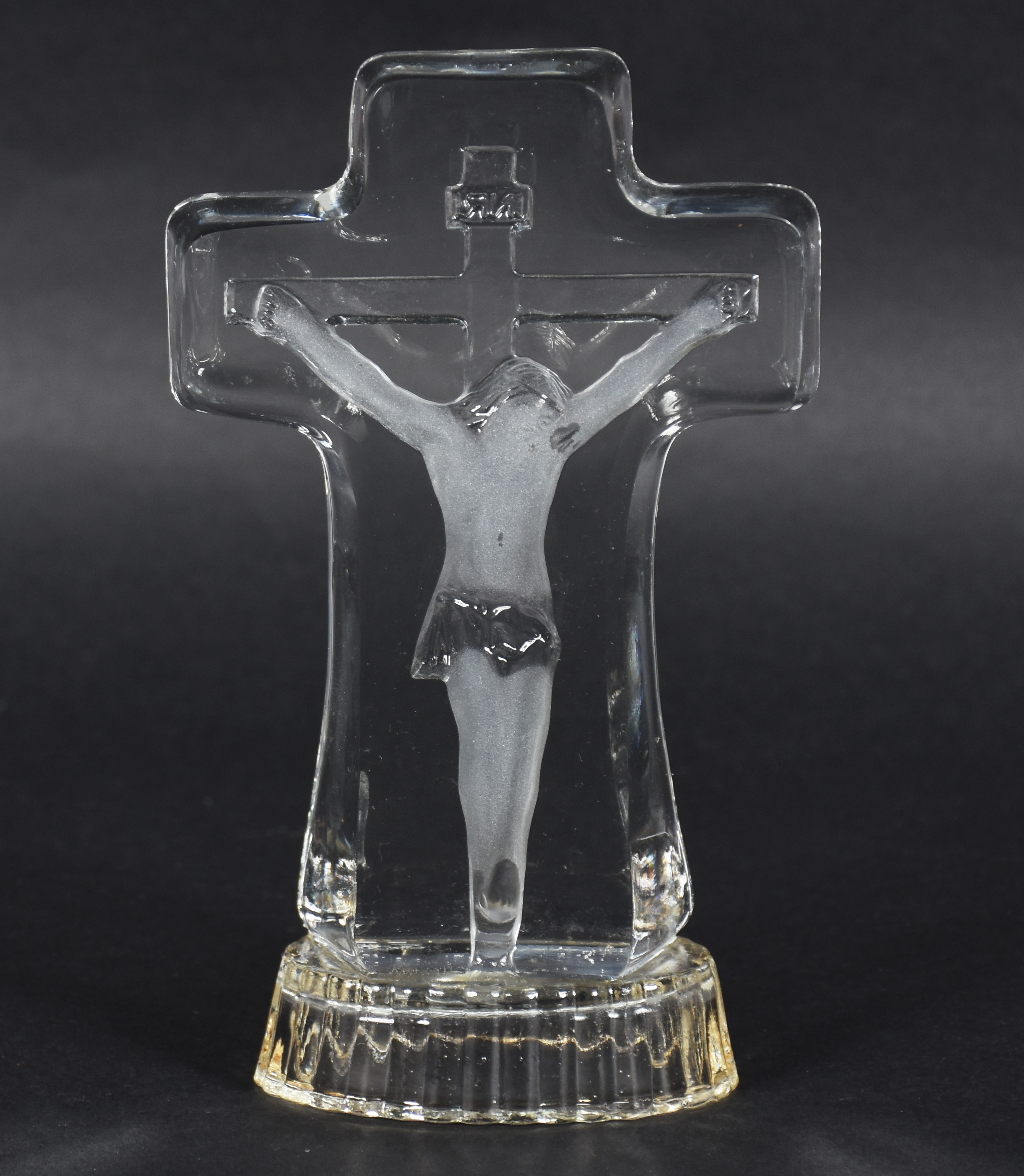 Pequena estatueta de cristal representando Cristo na cruz. - foto 1 de 2