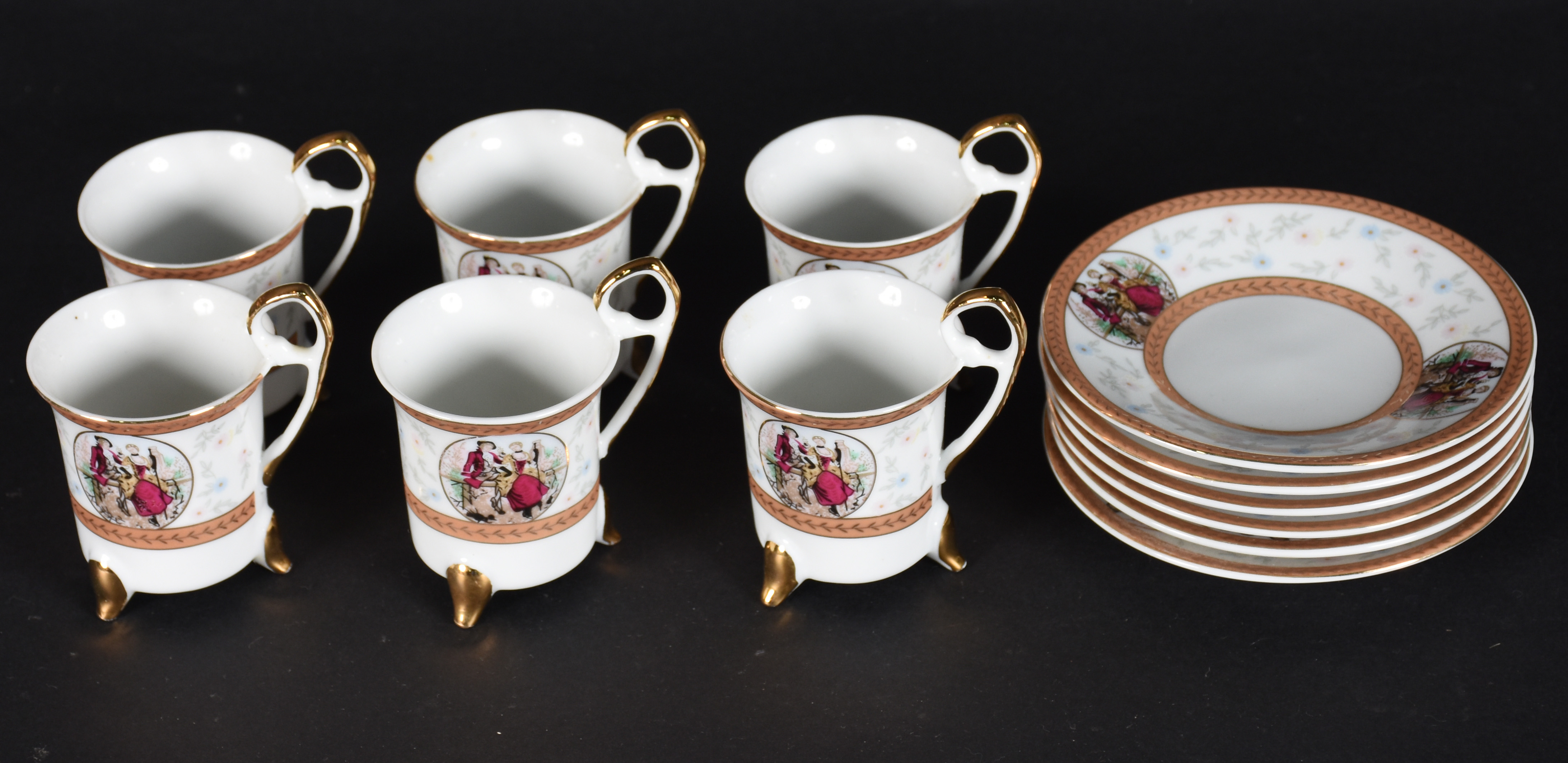 Seis xícaras de porcelana - foto 2 de 3