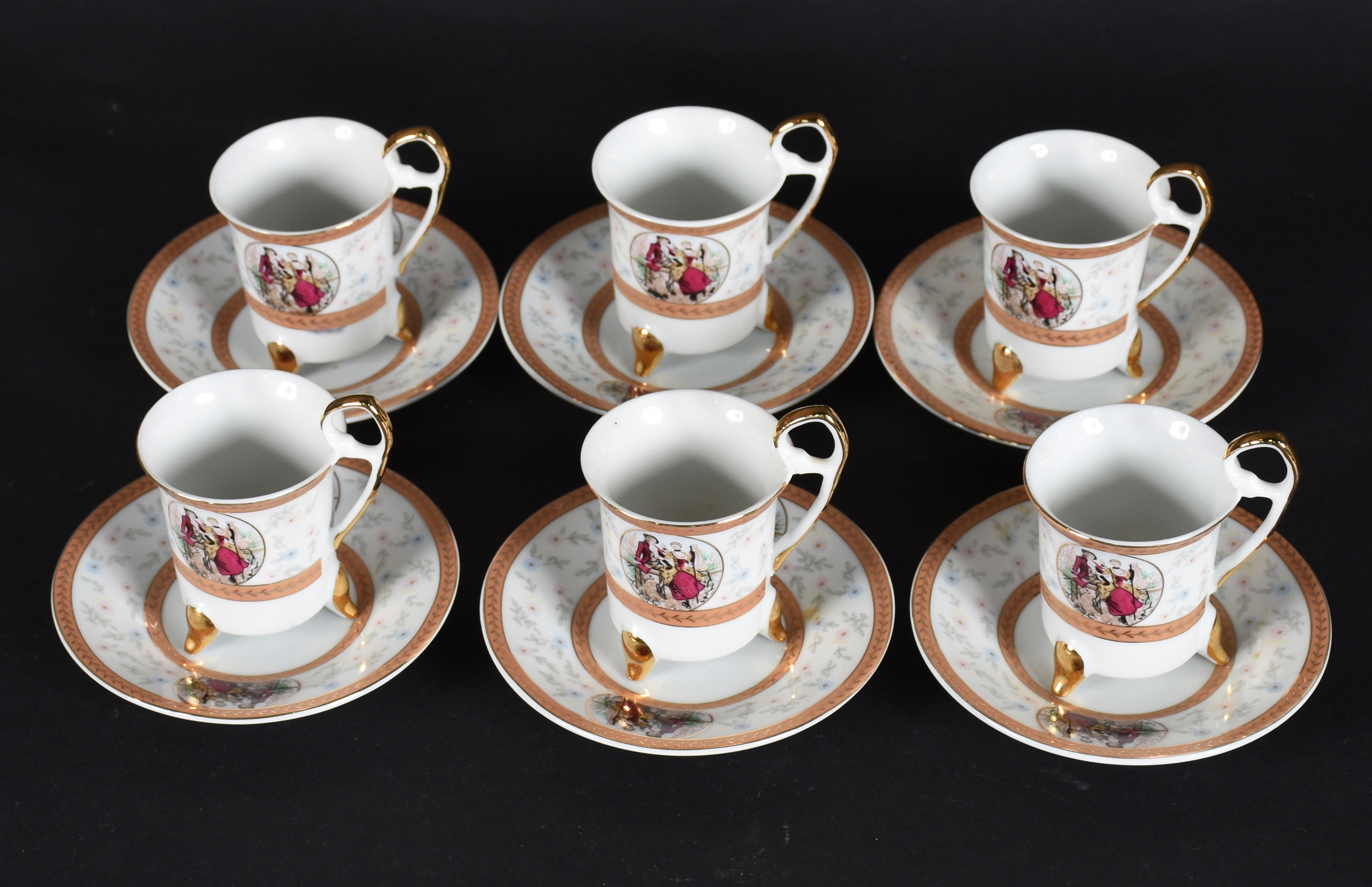 Seis xícaras de porcelana - foto 1 de 3