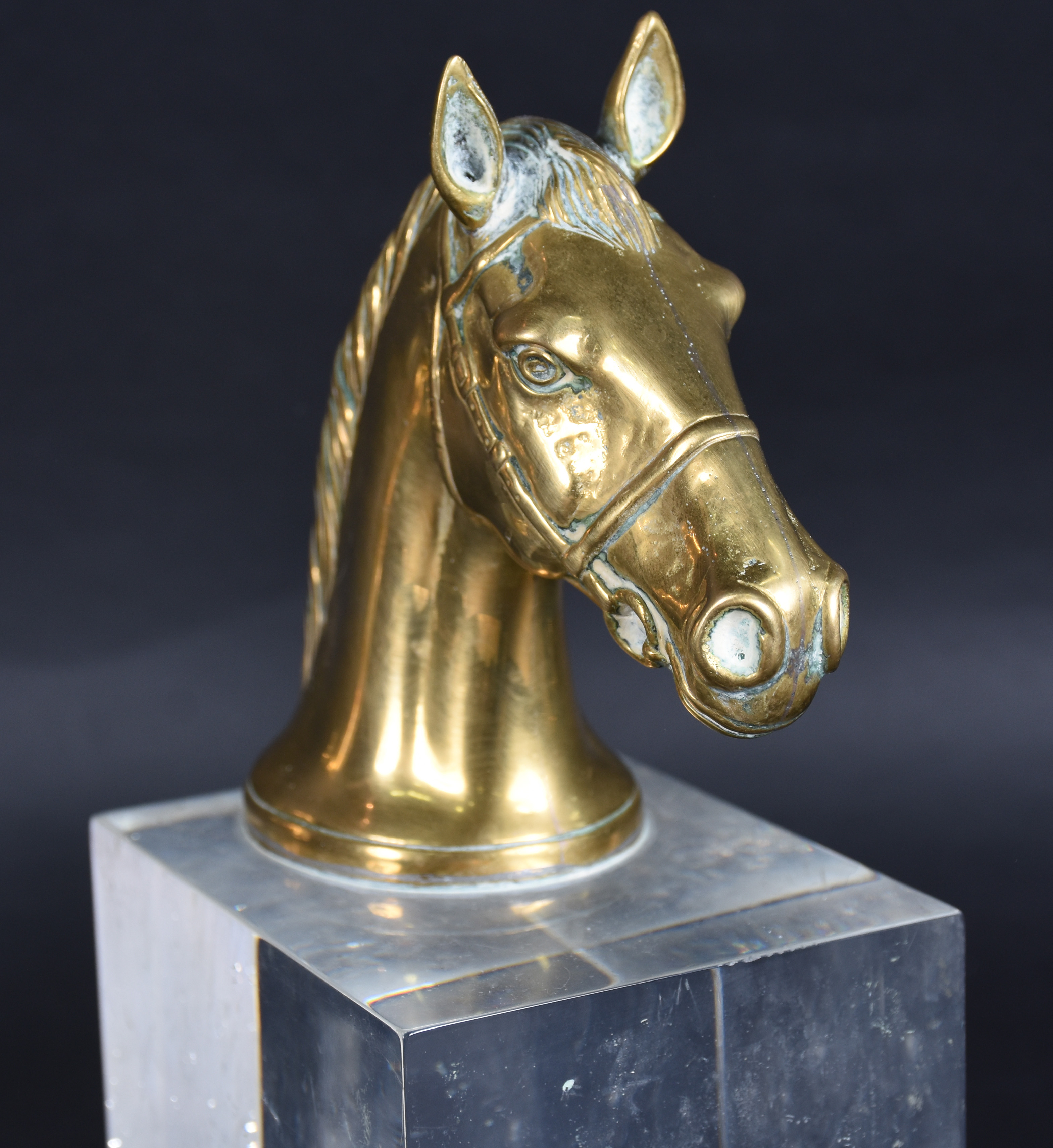 Par de estatuetas de bronze dourado representando cabeças de cavalos... - foto 3 de 4