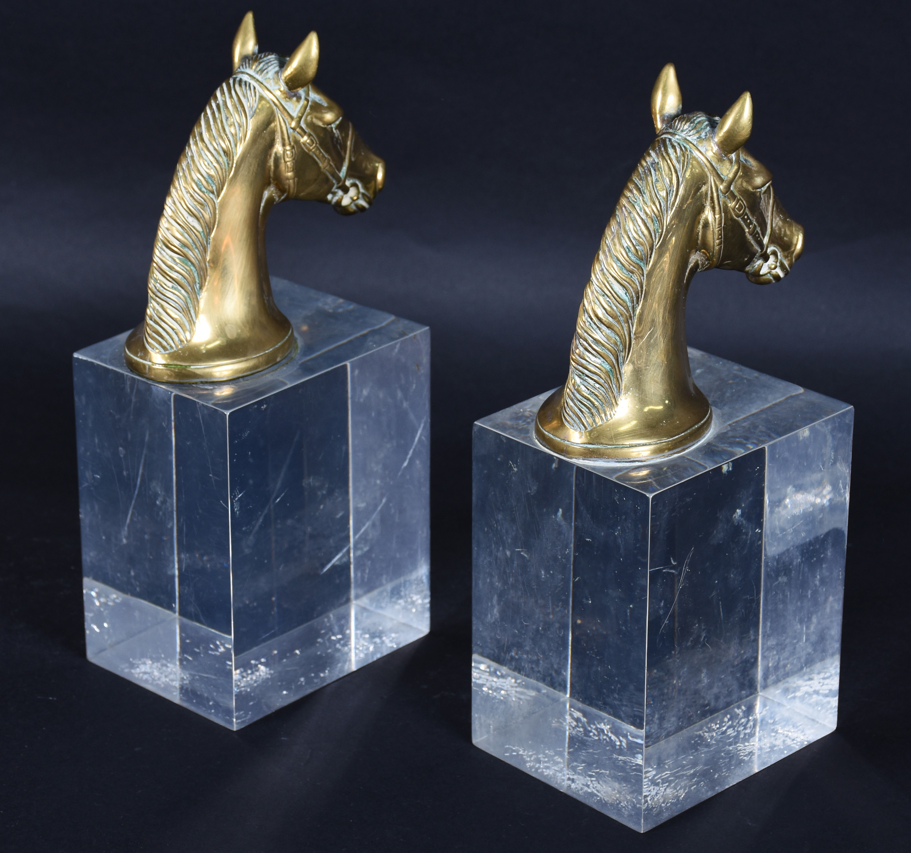 Par de estatuetas de bronze dourado representando cabeças de cavalos... - foto 4 de 4
