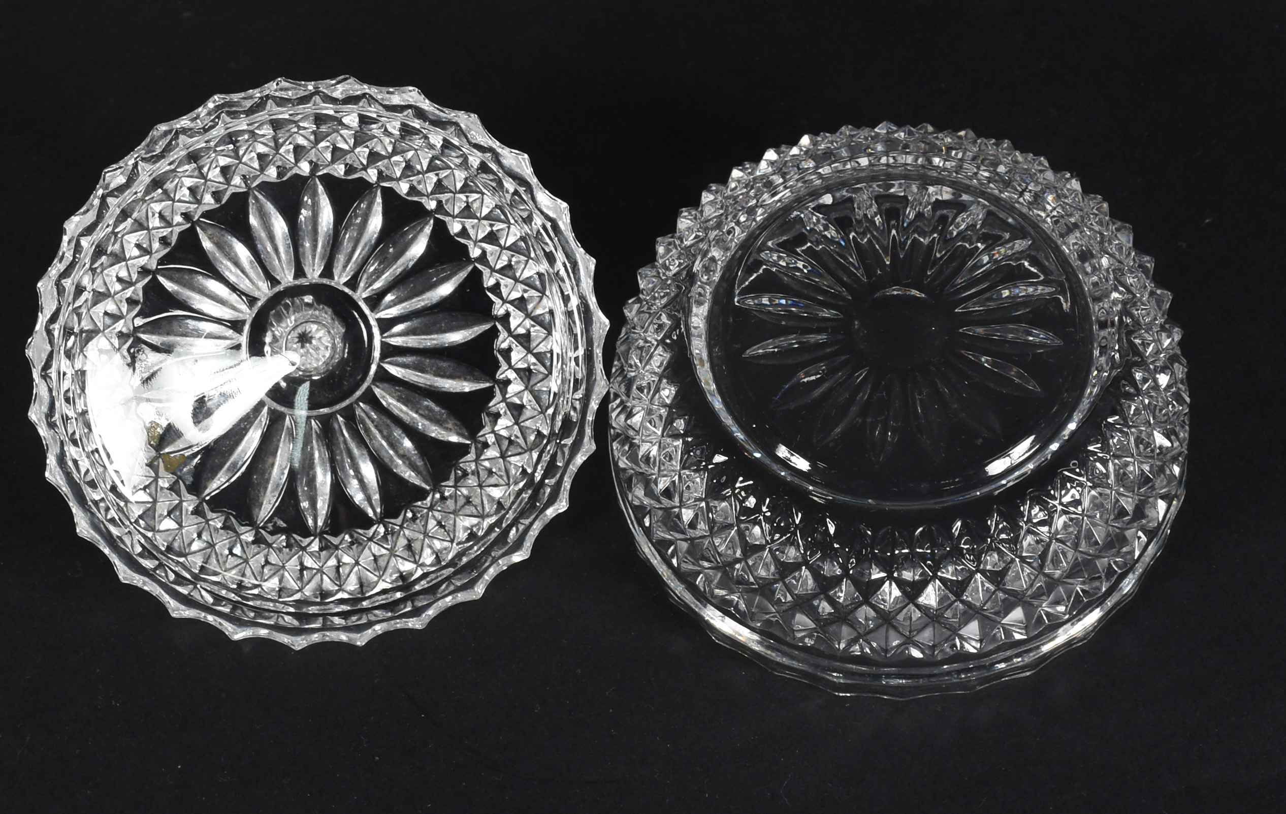 Tres peças diversas de cristal, sendo: Compoteira BACCARAT (com... - foto 3 de 5