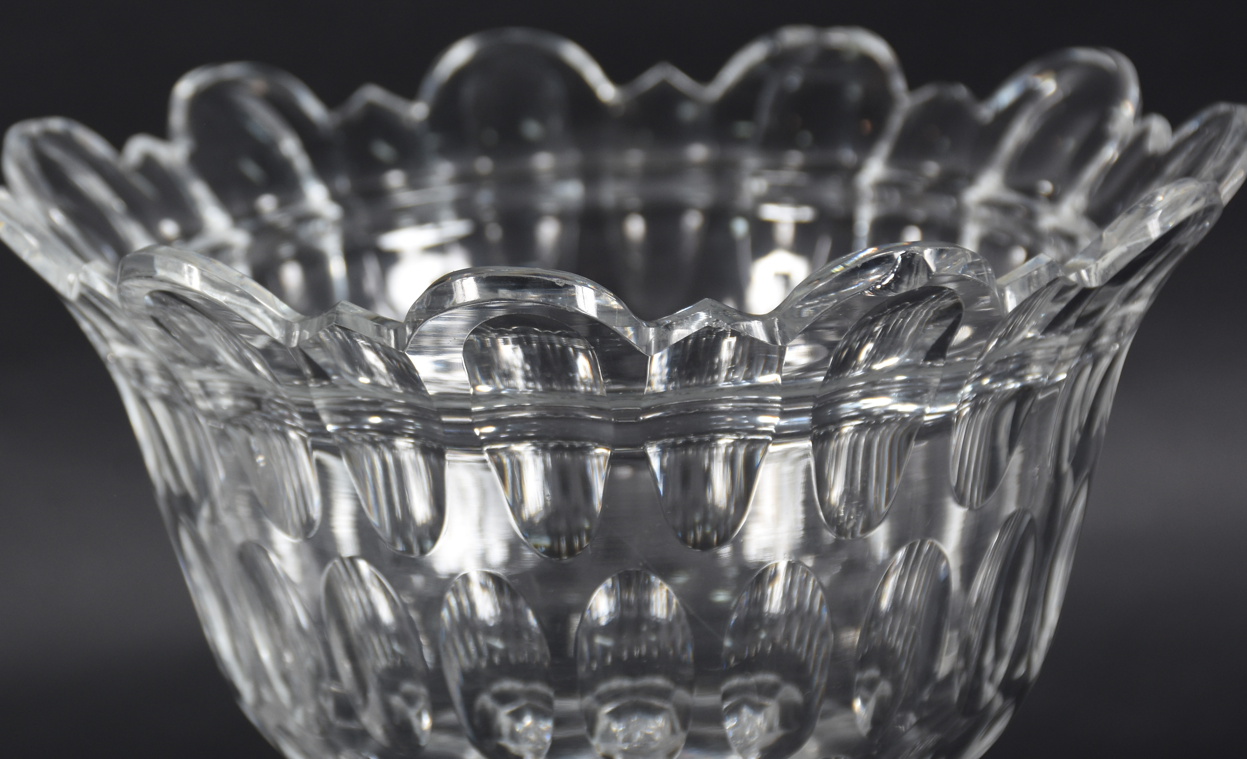 Tres peças diversas de cristal, sendo: Compoteira BACCARAT (com... - foto 5 de 5