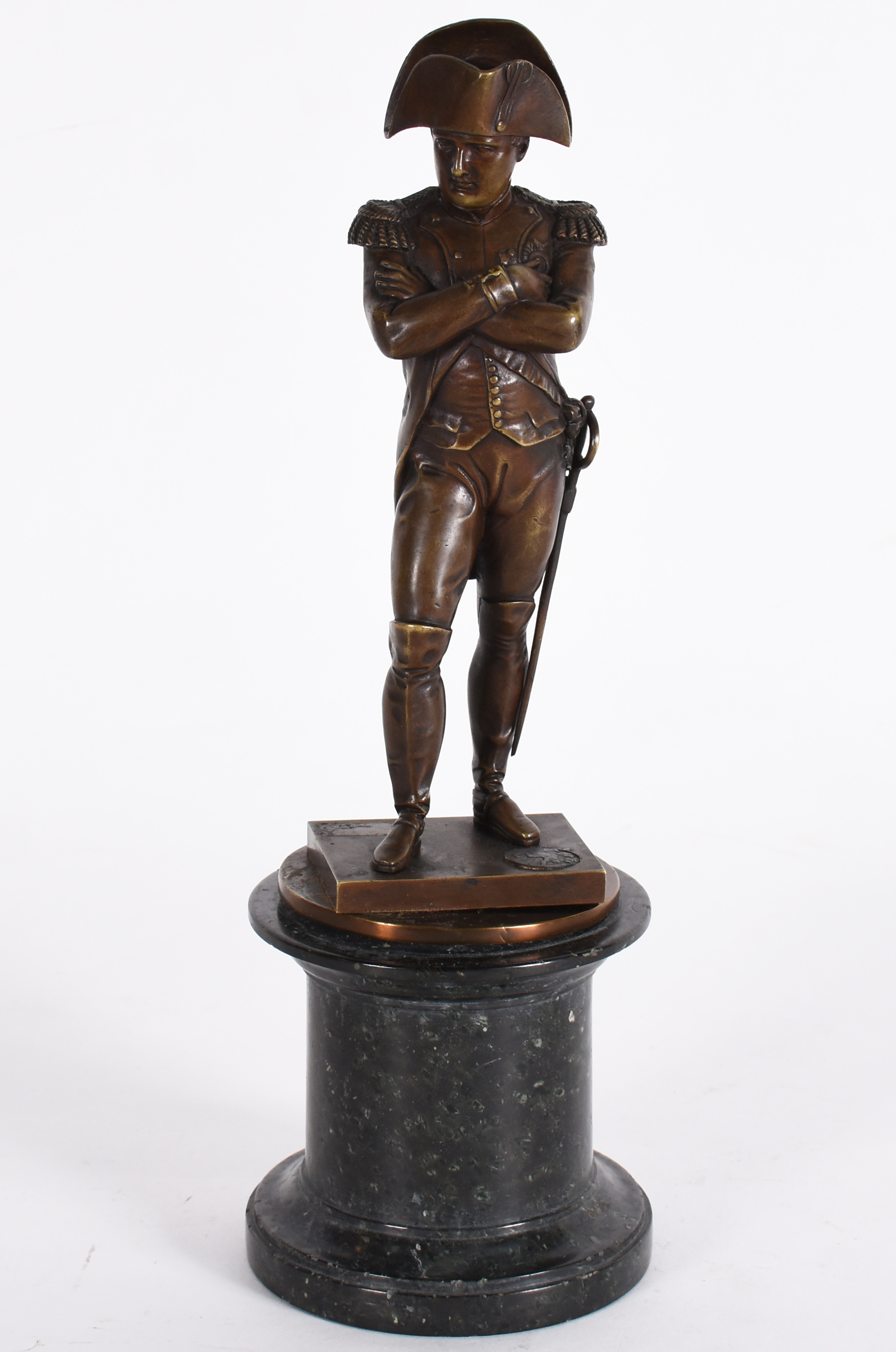 Escultura de bronze frances representando NAPOLEÃO sobre pedestal de... - foto 1 de 4